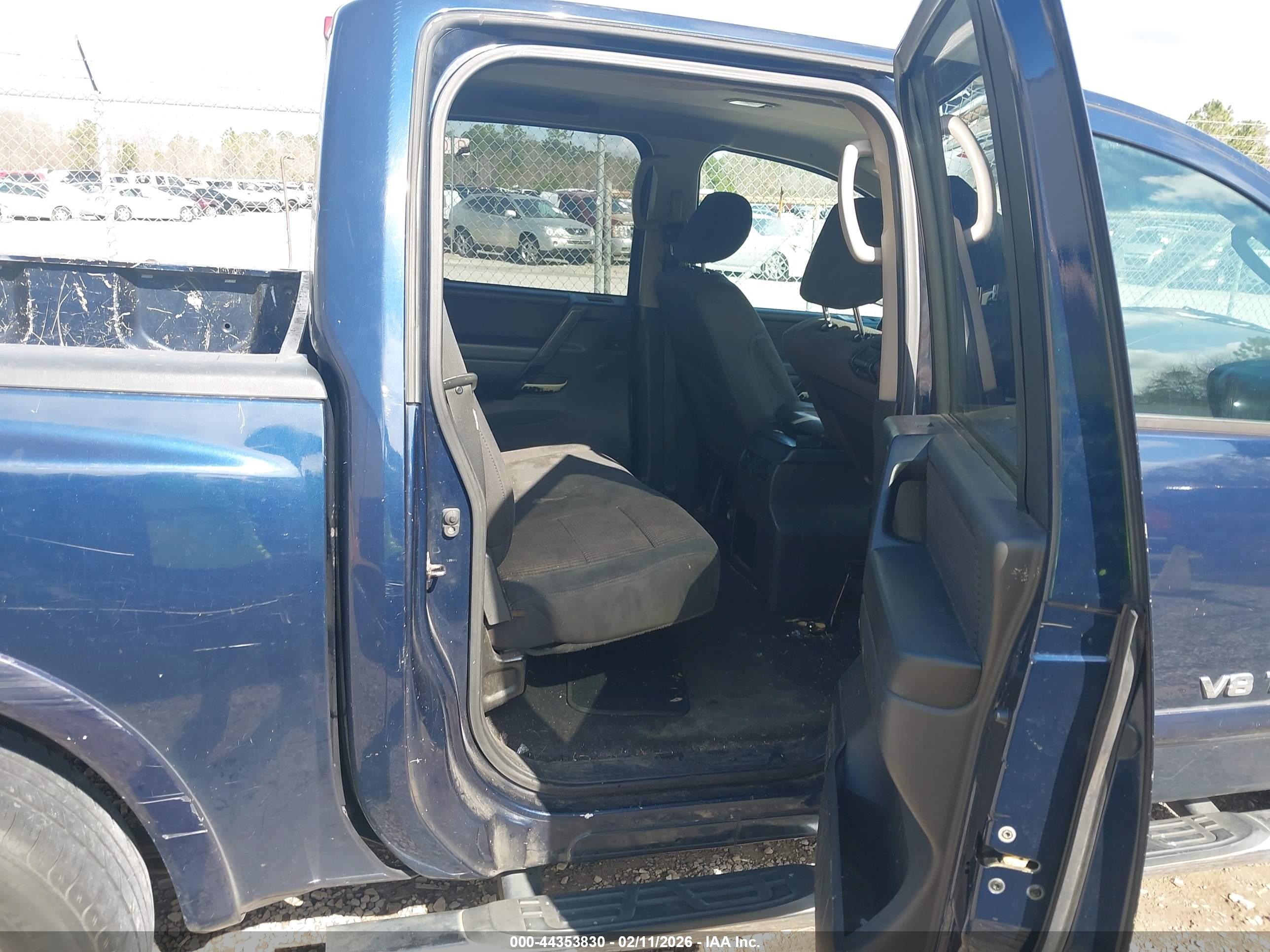 NISSAN TITAN image 8