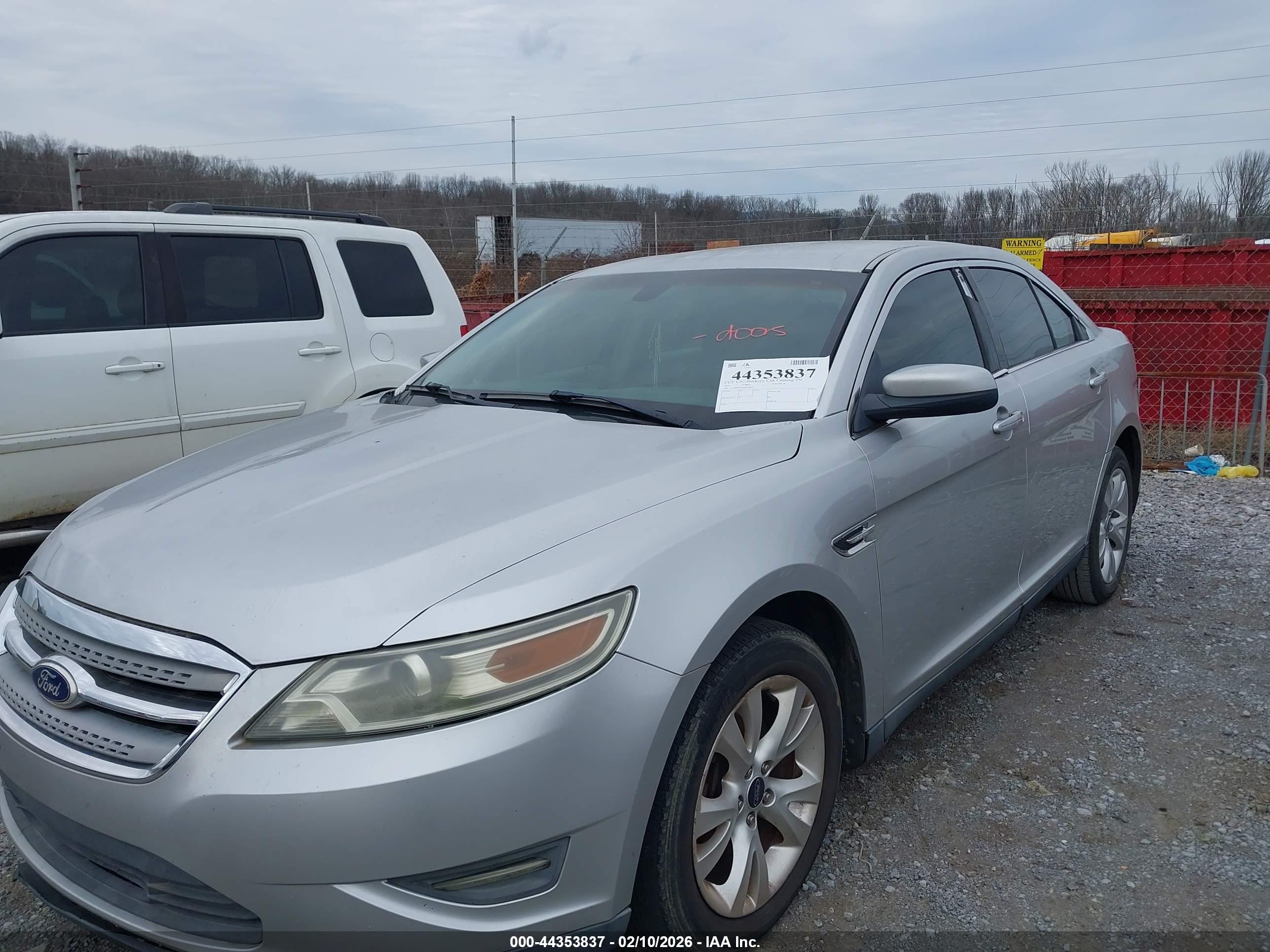 FORD TAURUS image 2