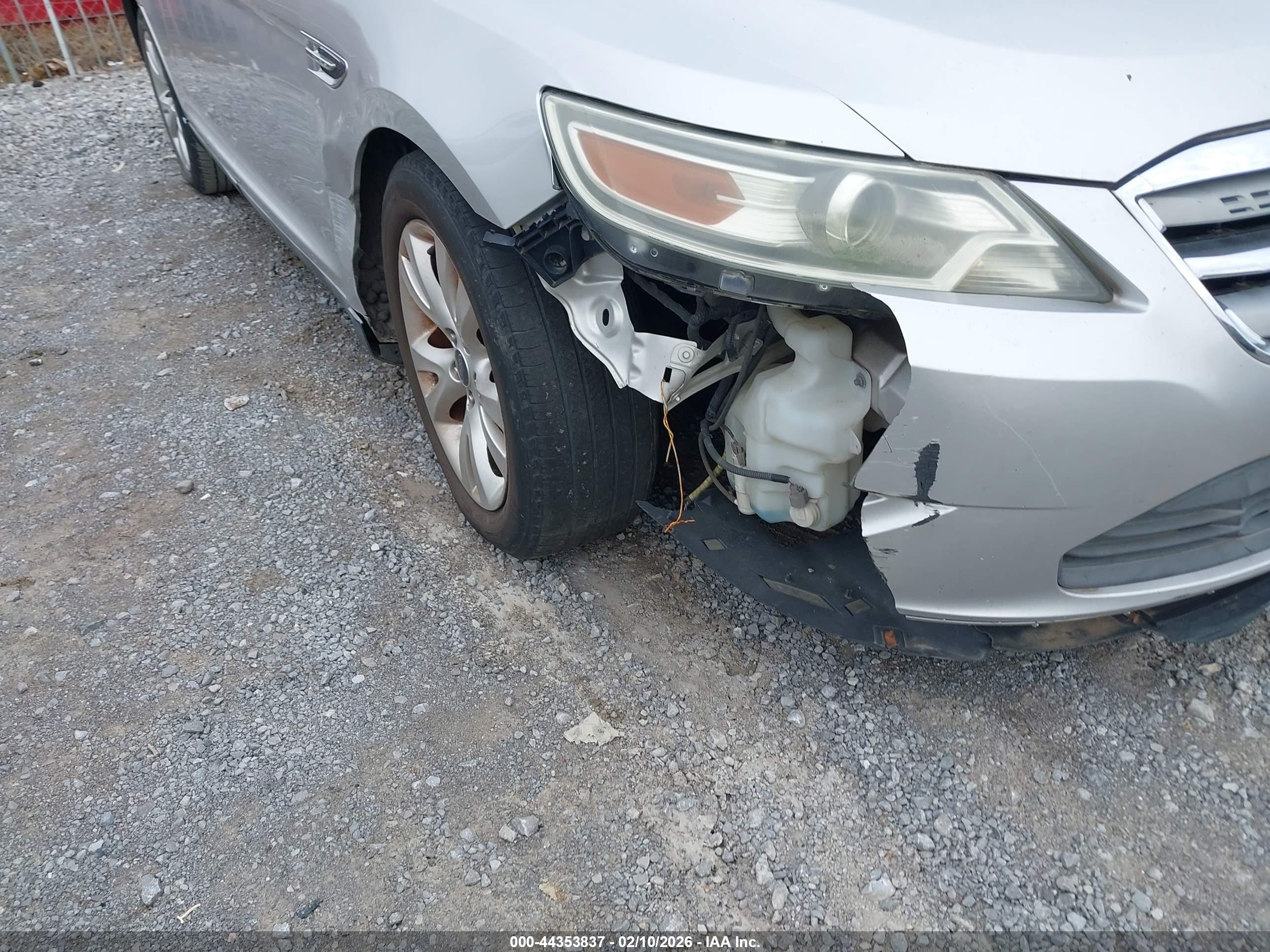 FORD TAURUS image 6