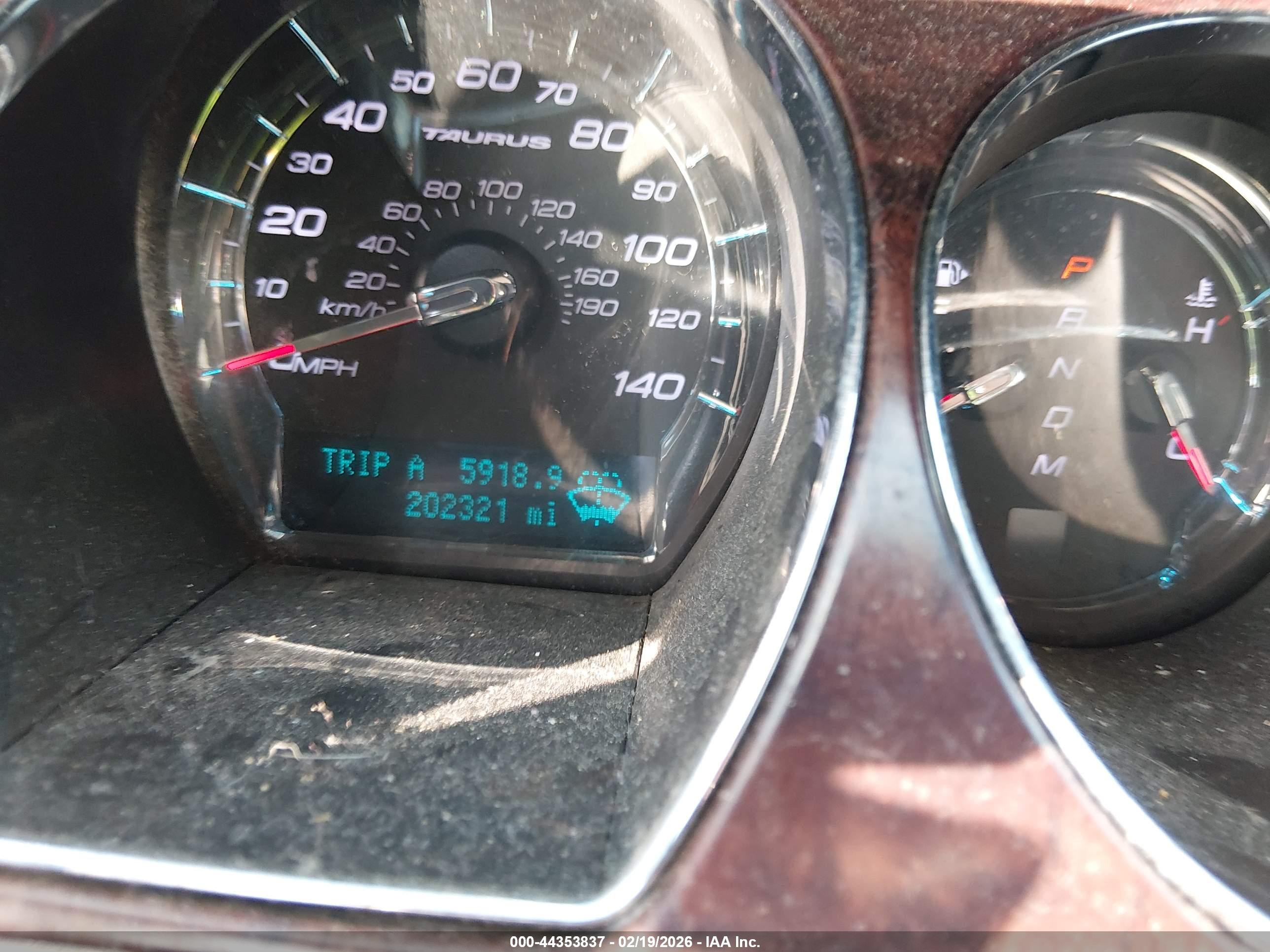 FORD TAURUS image 7