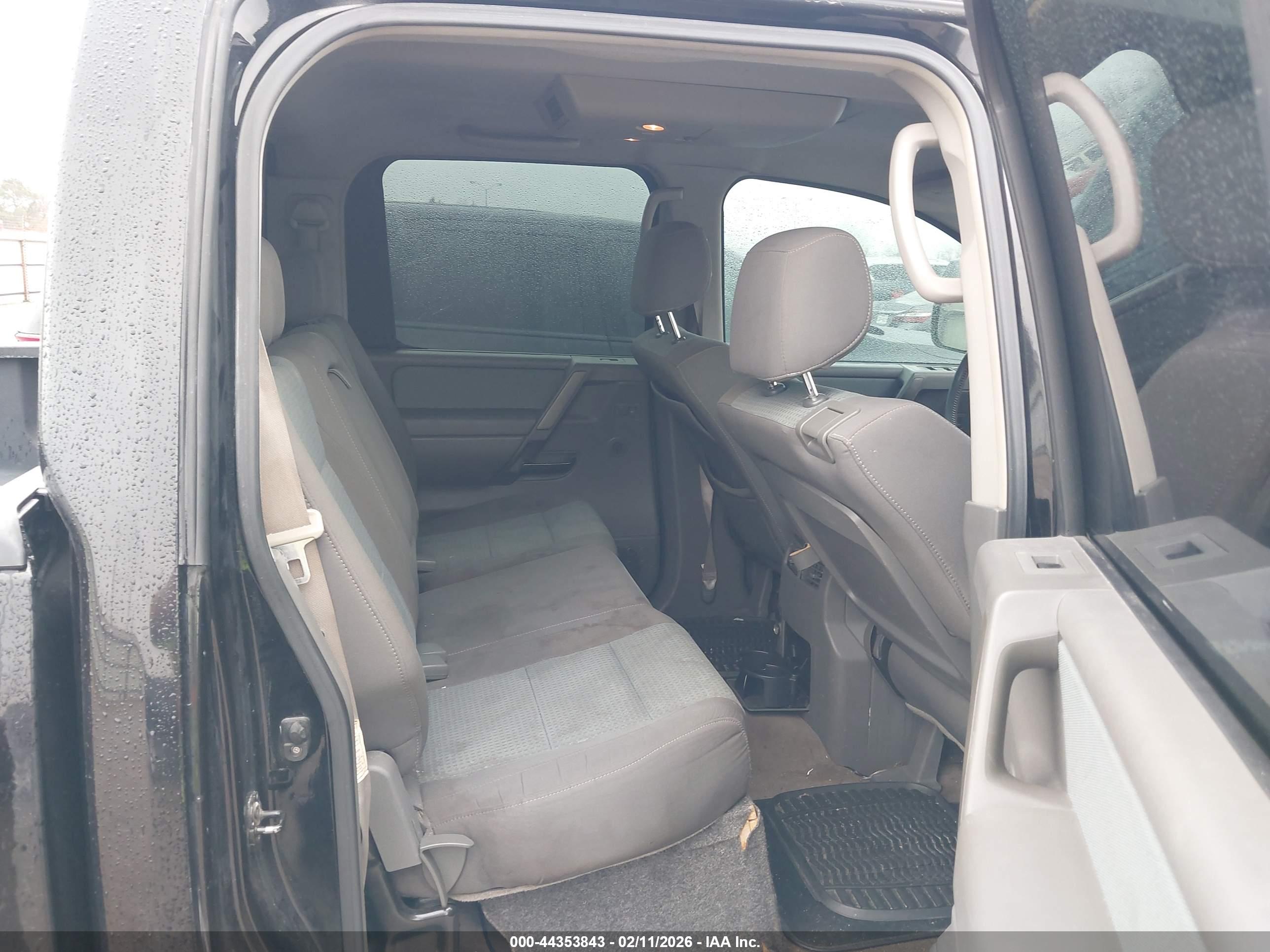 NISSAN TITAN image 8