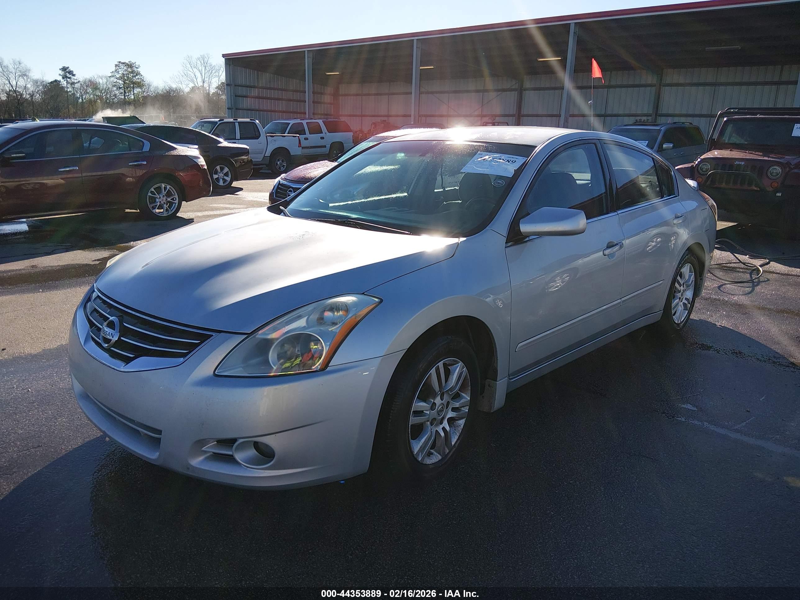 NISSAN ALTIMA image 2