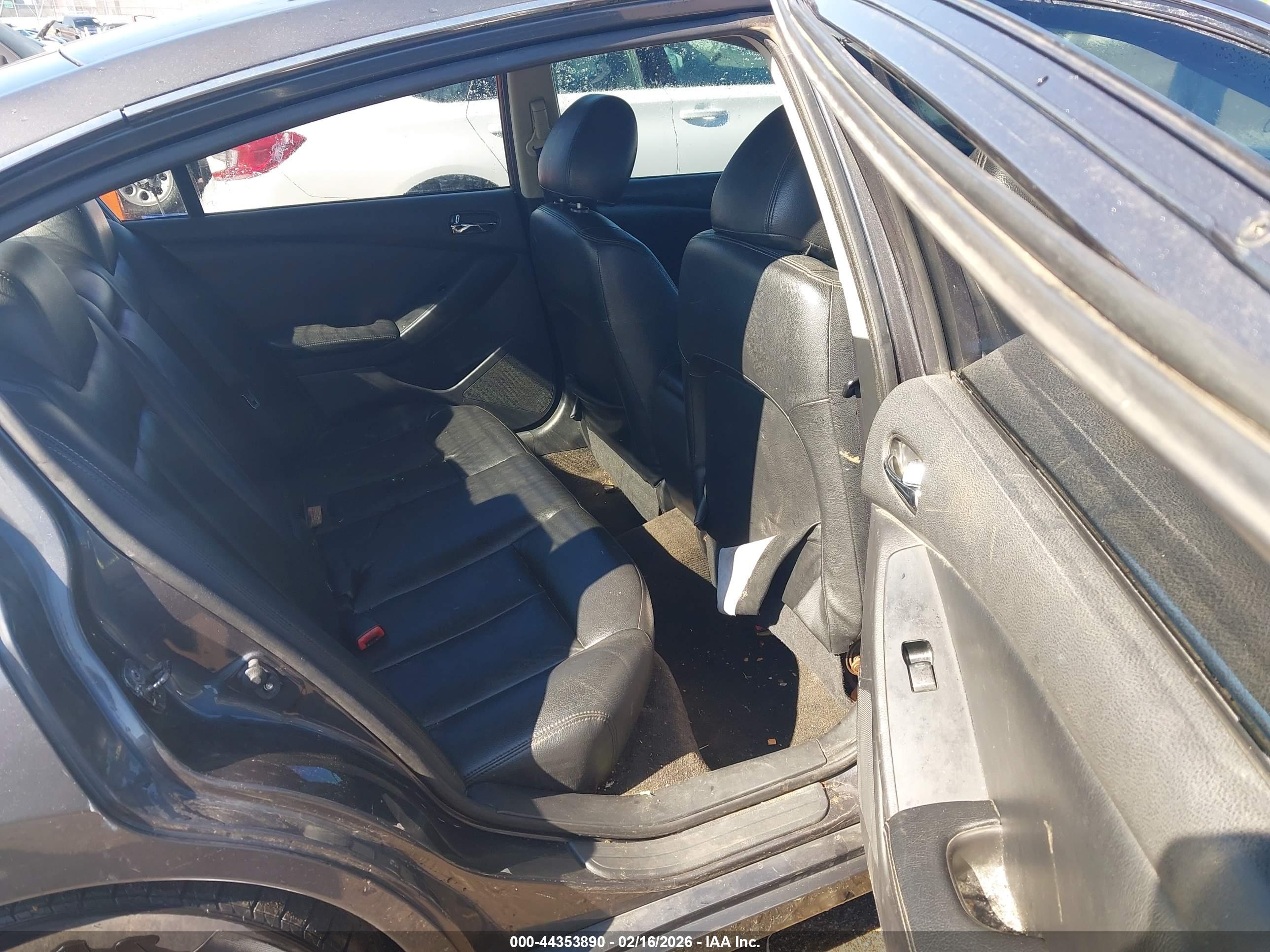 NISSAN ALTIMA image 8