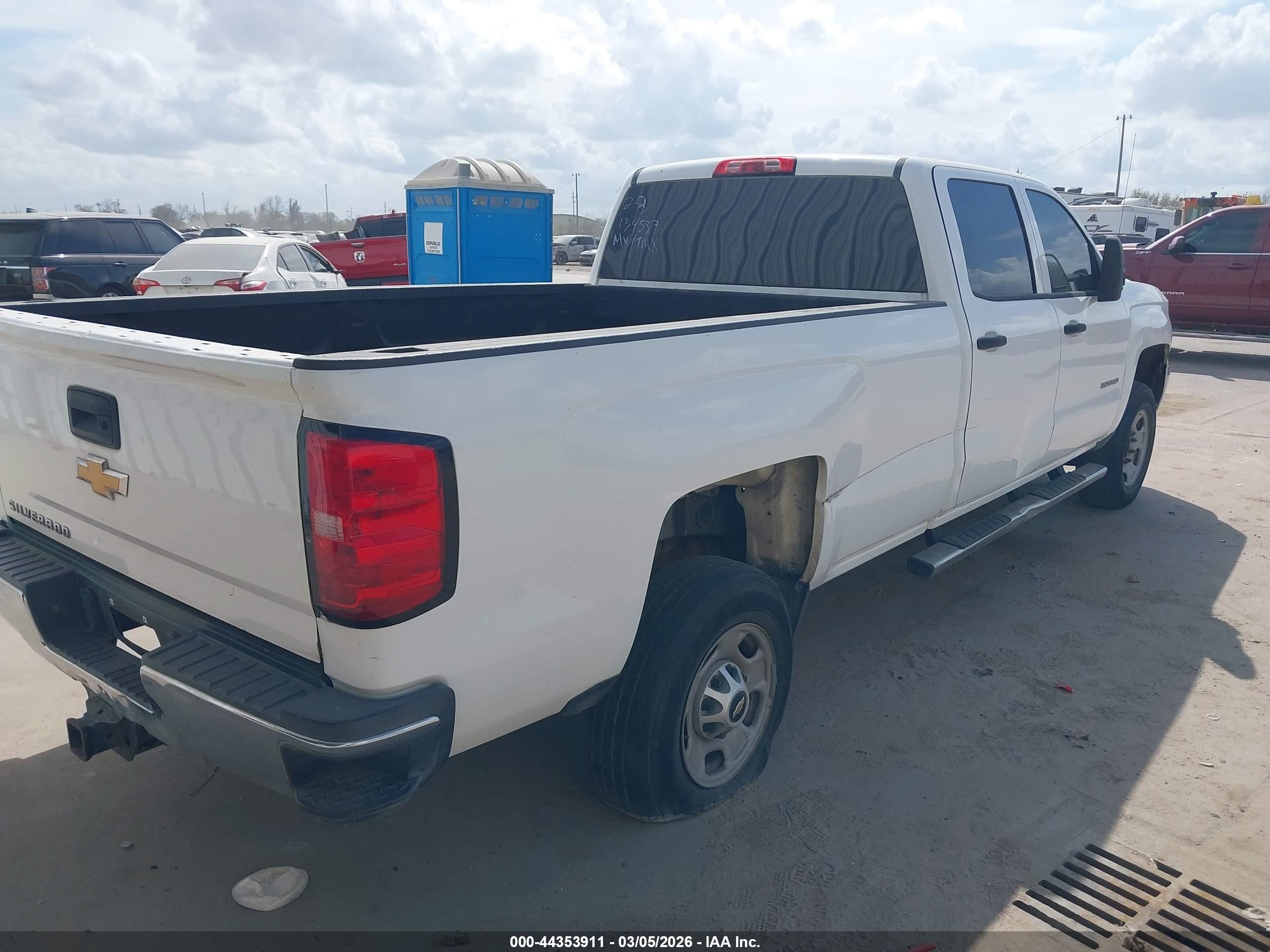 CHEVROLET SILVERADO image 4