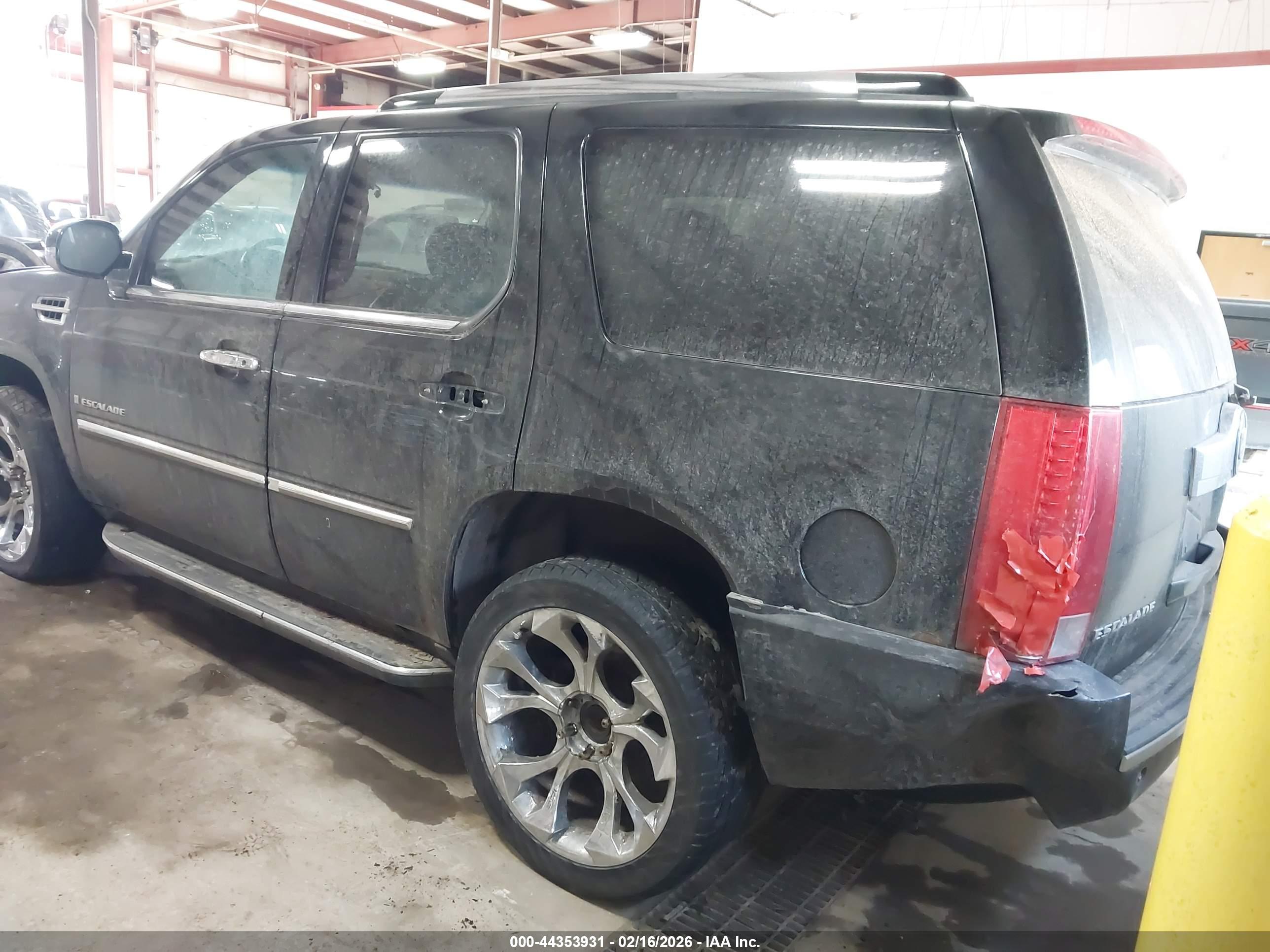 CADILLAC ESCALADE image 3