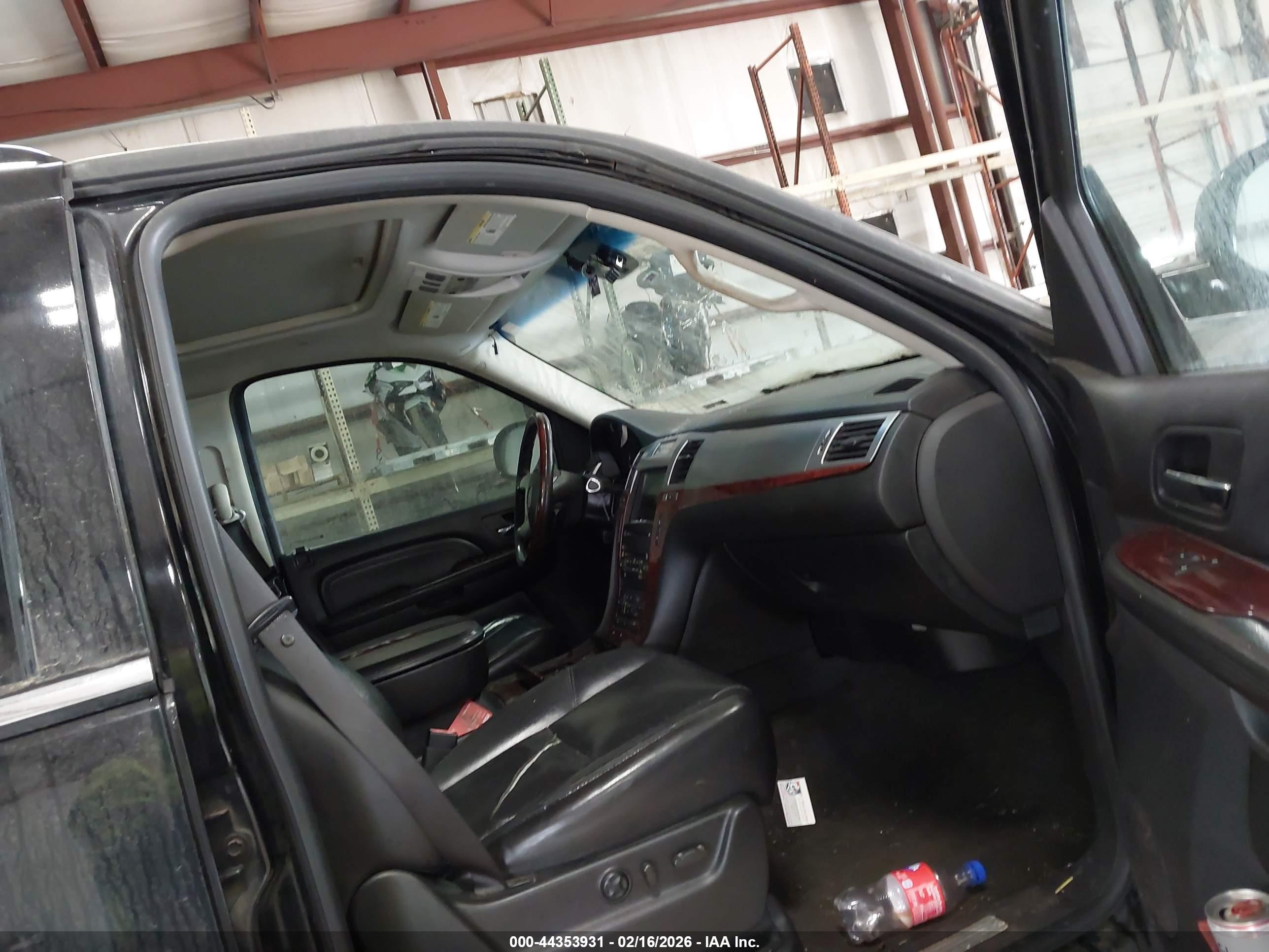 CADILLAC ESCALADE image 5