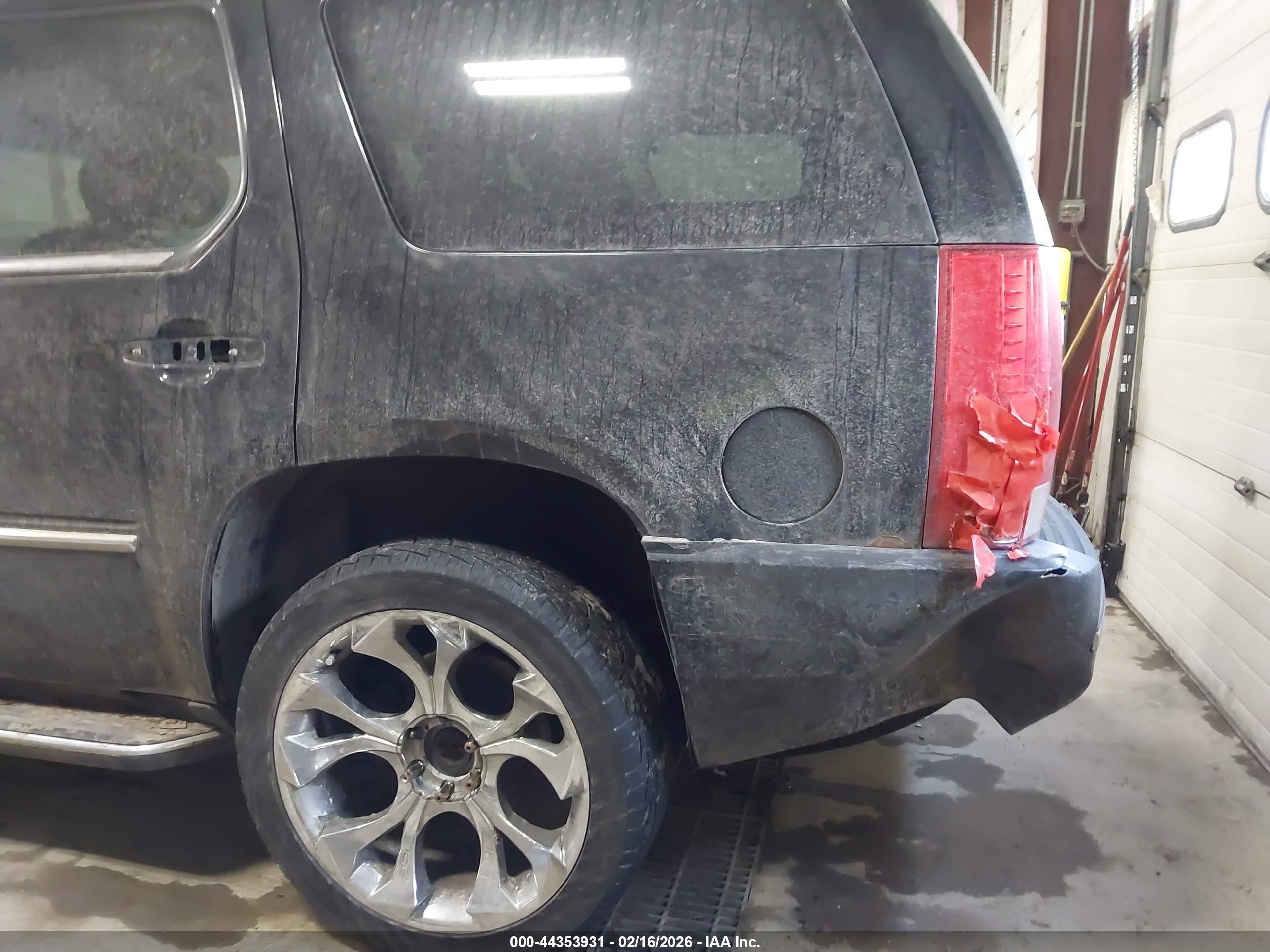 CADILLAC ESCALADE image 6