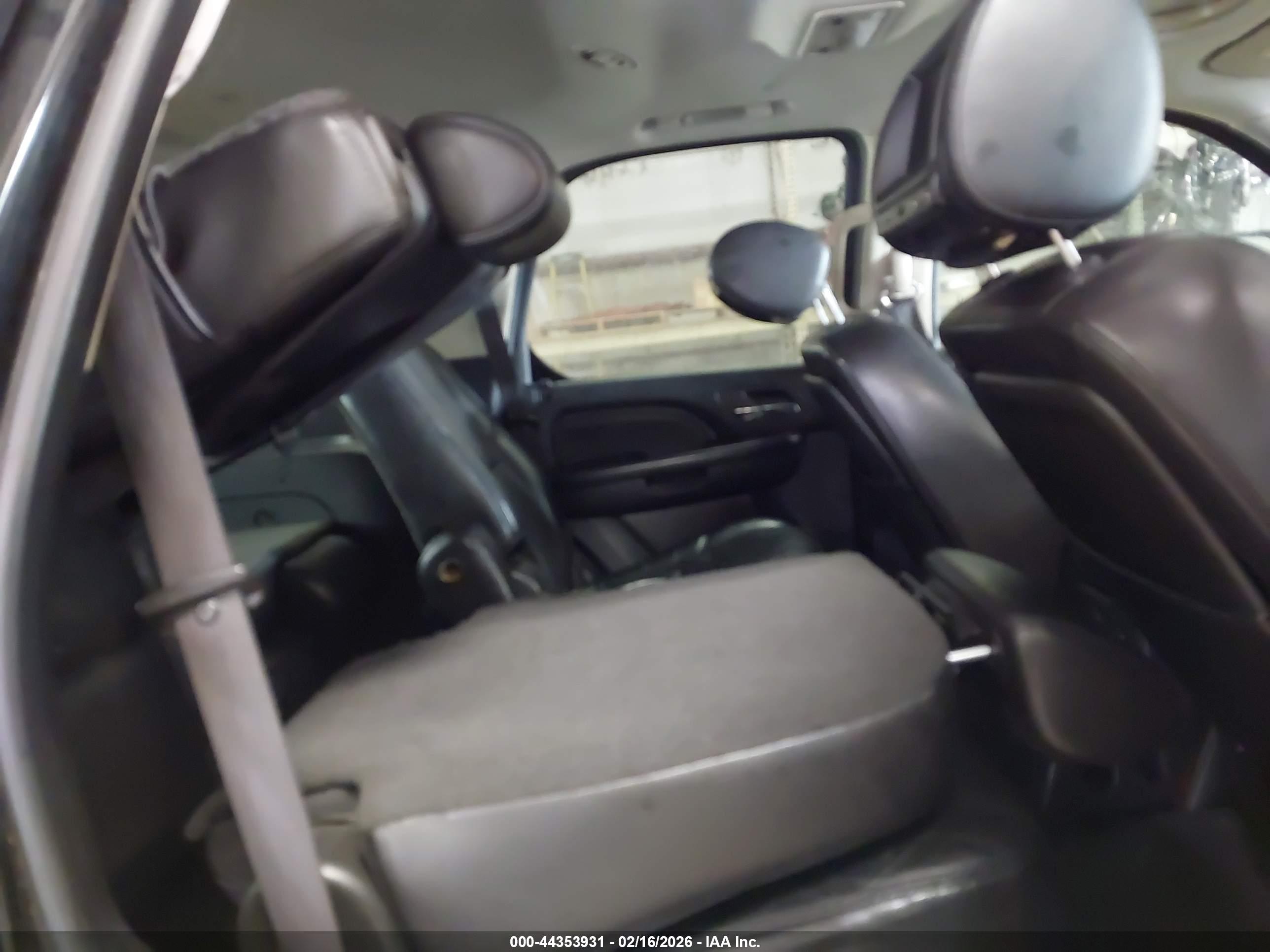 CADILLAC ESCALADE image 8