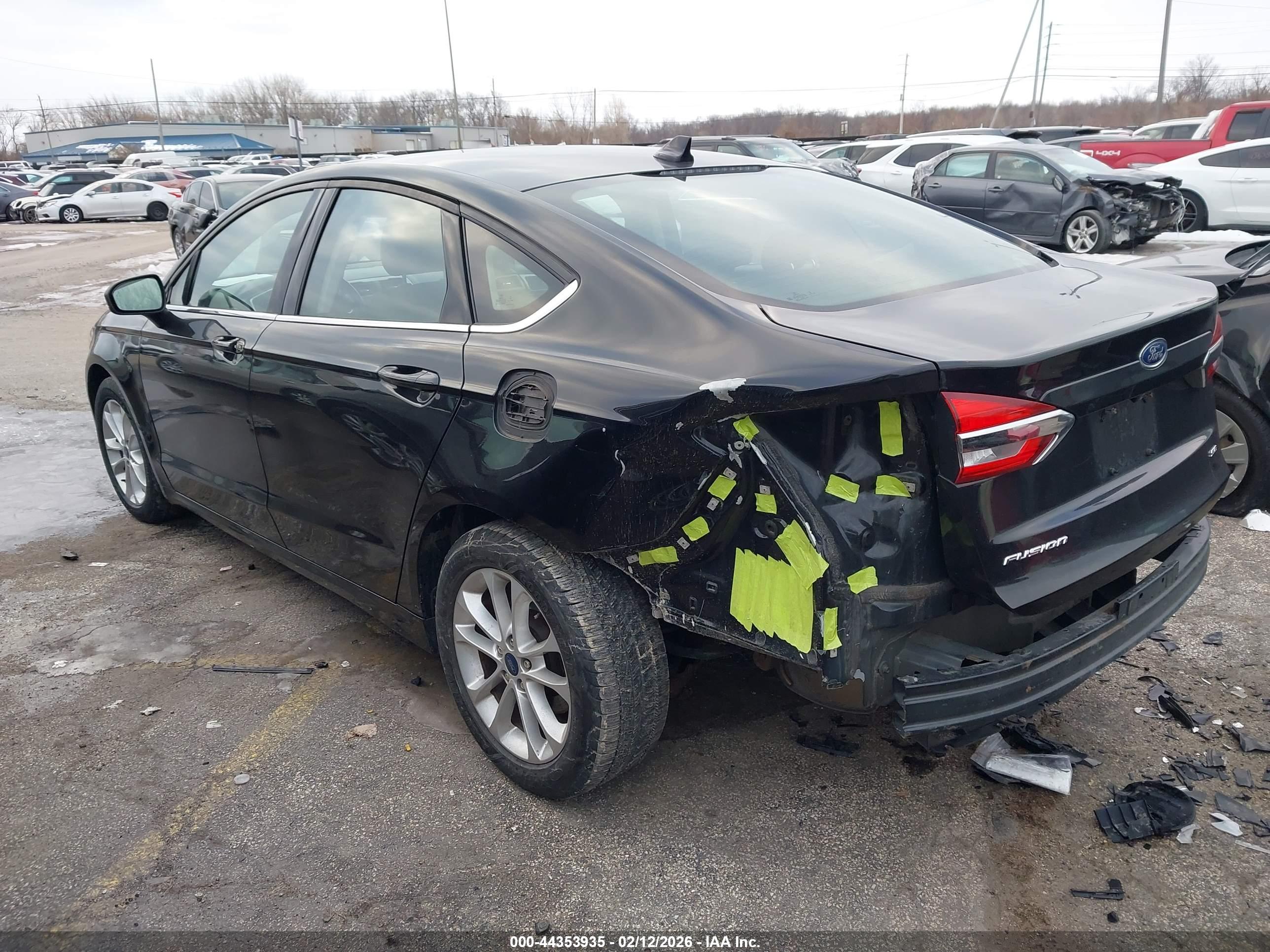 FORD FUSION image 3
