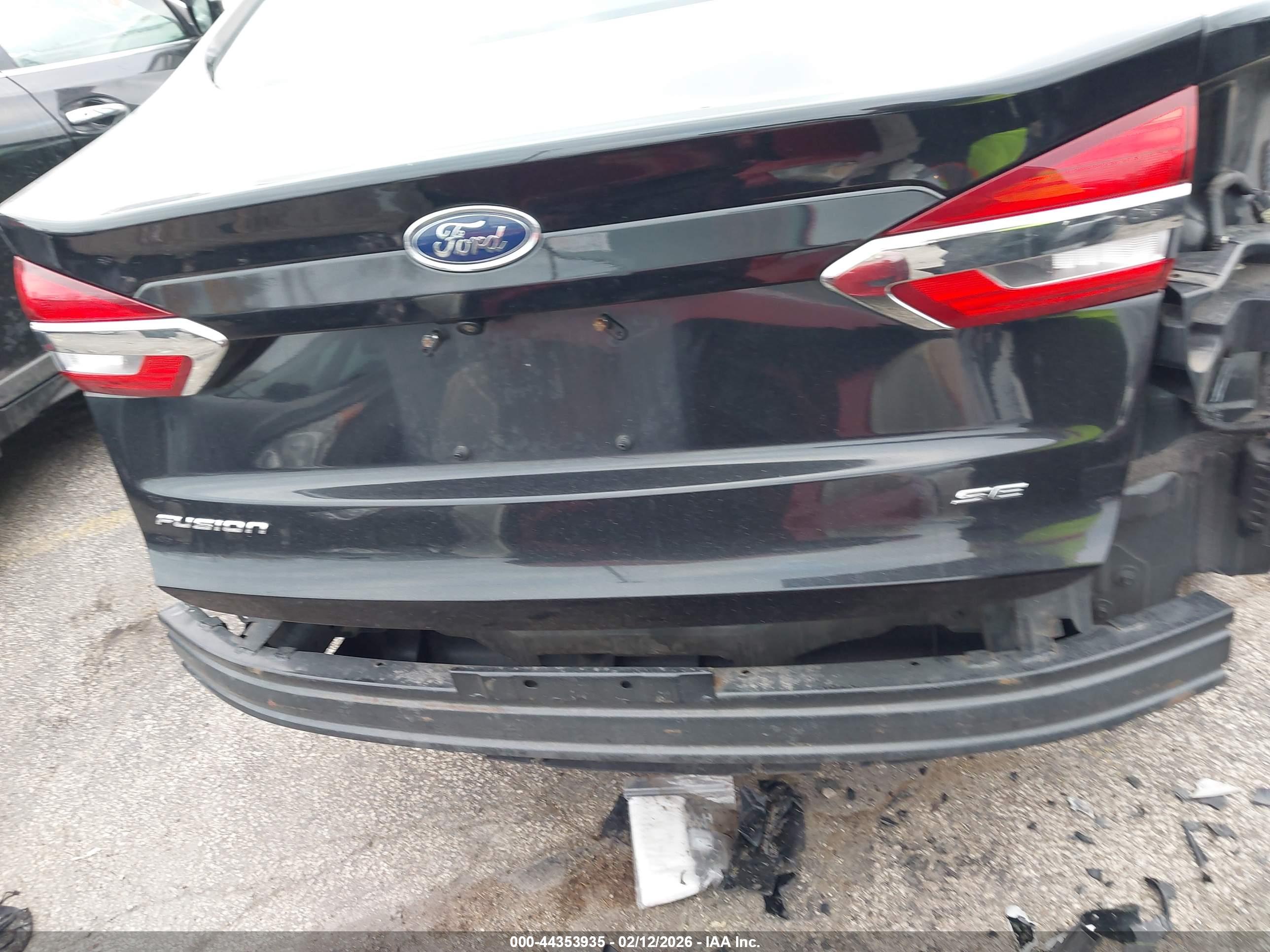 FORD FUSION image 6