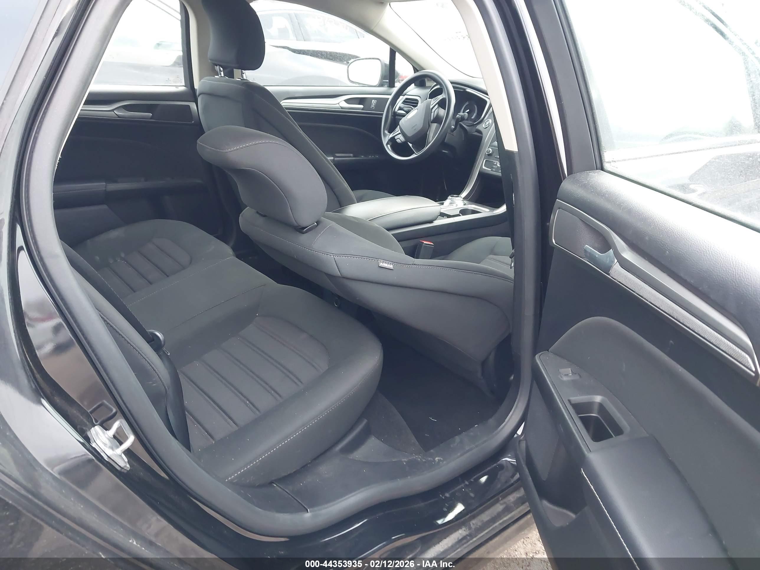 FORD FUSION image 8