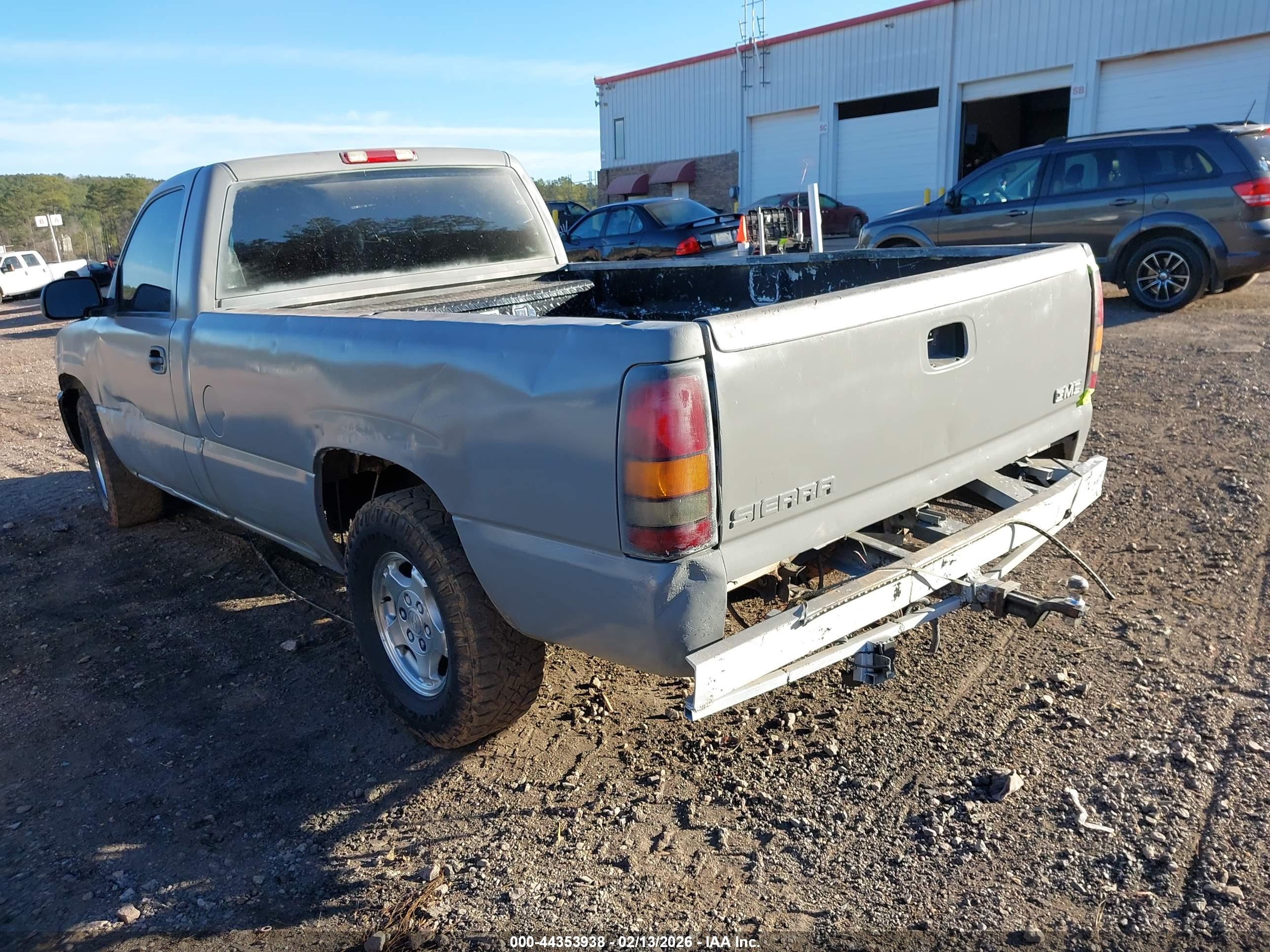 GMC SIERRA image 3