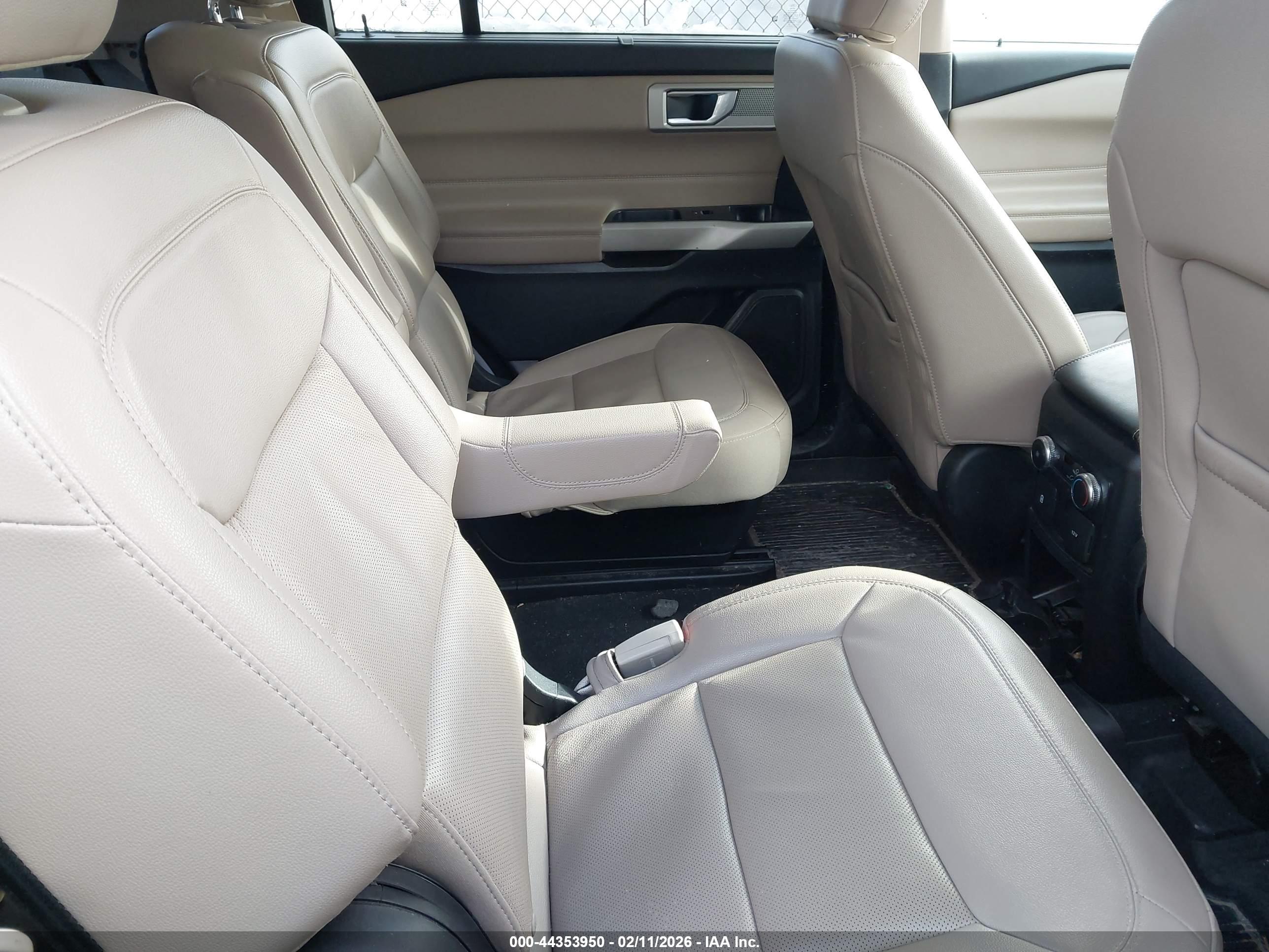 FORD EXPLORER image 8
