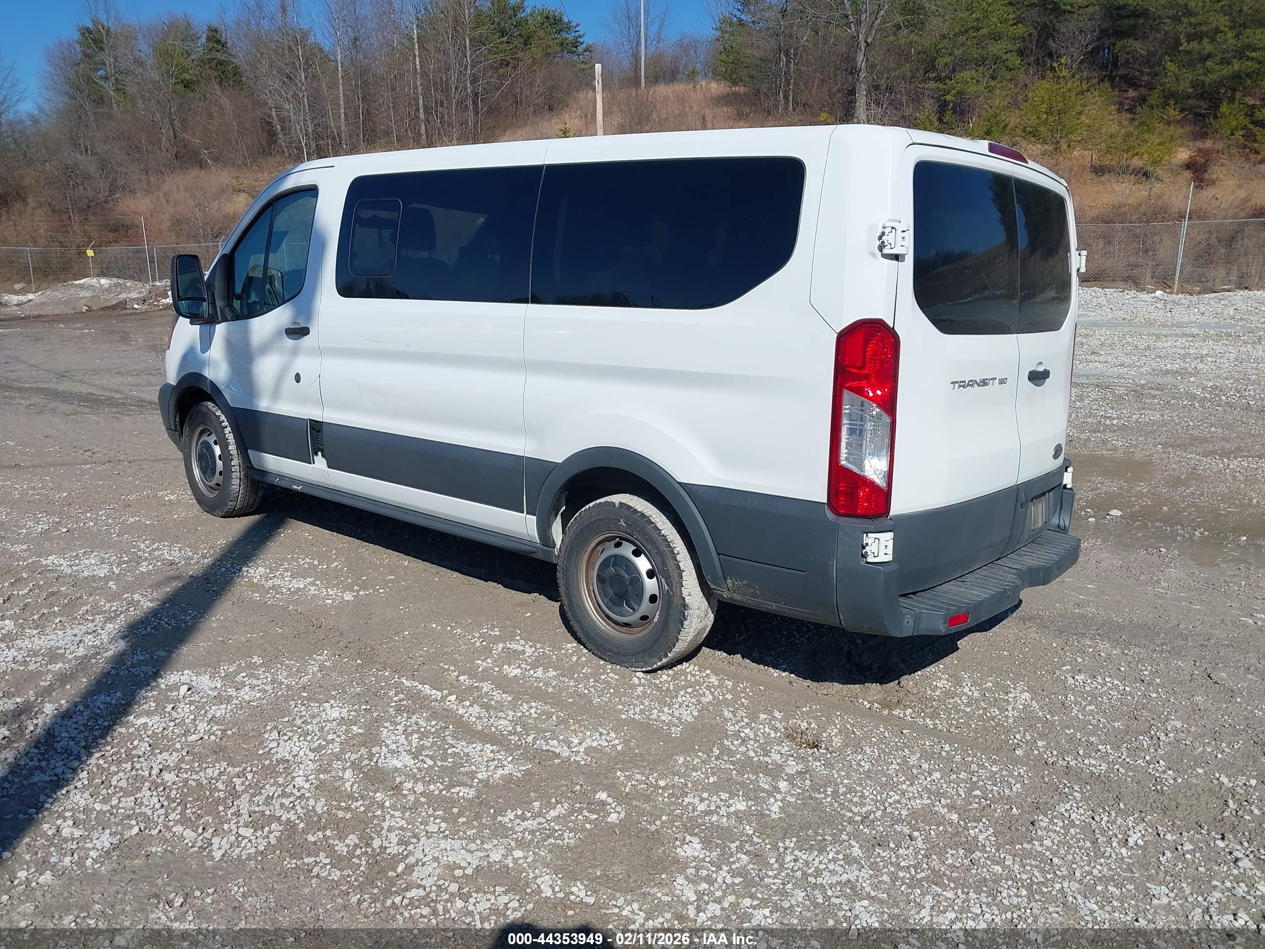 FORD TRANSIT-150 image 3