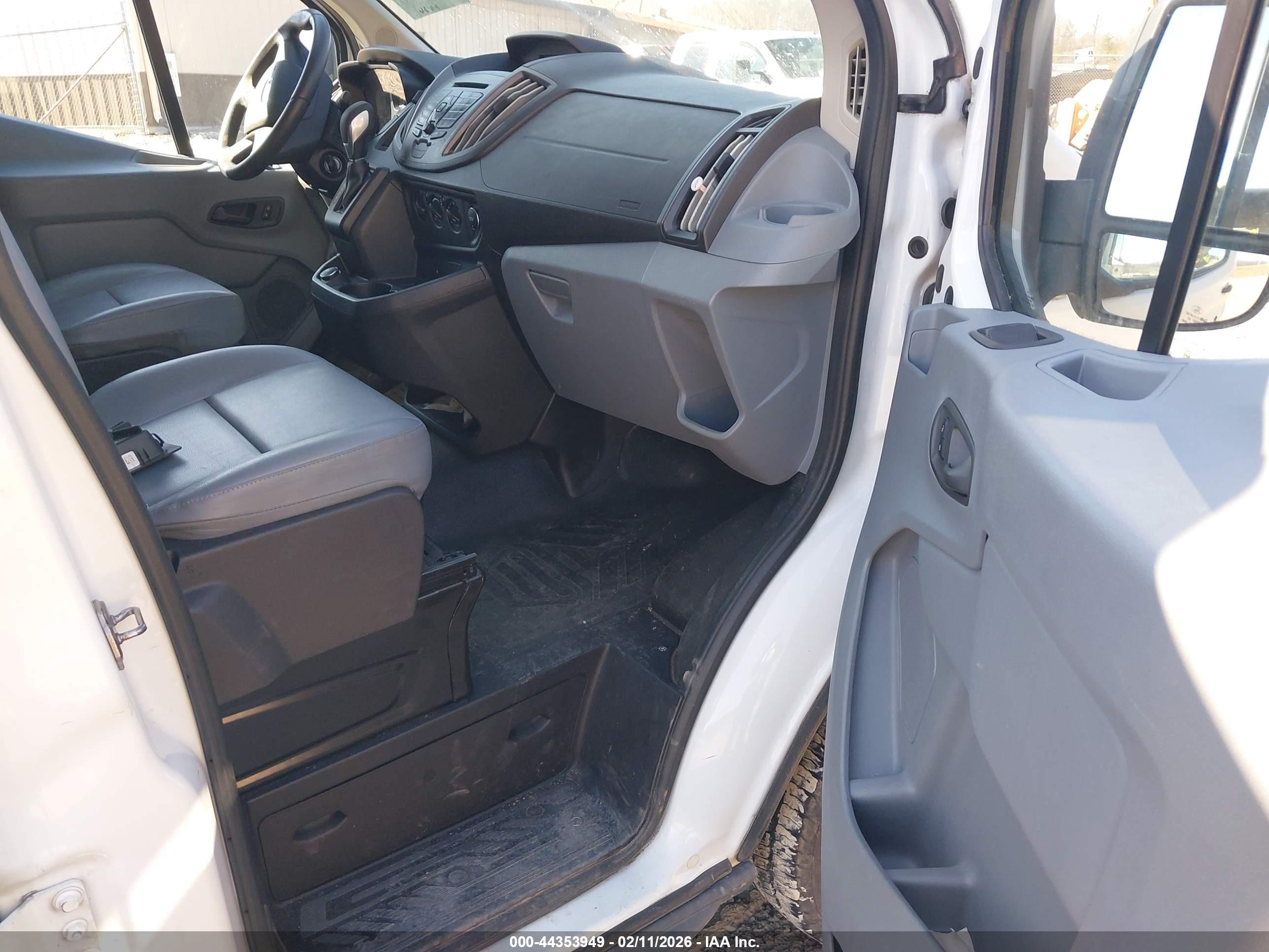 FORD TRANSIT-150 image 5