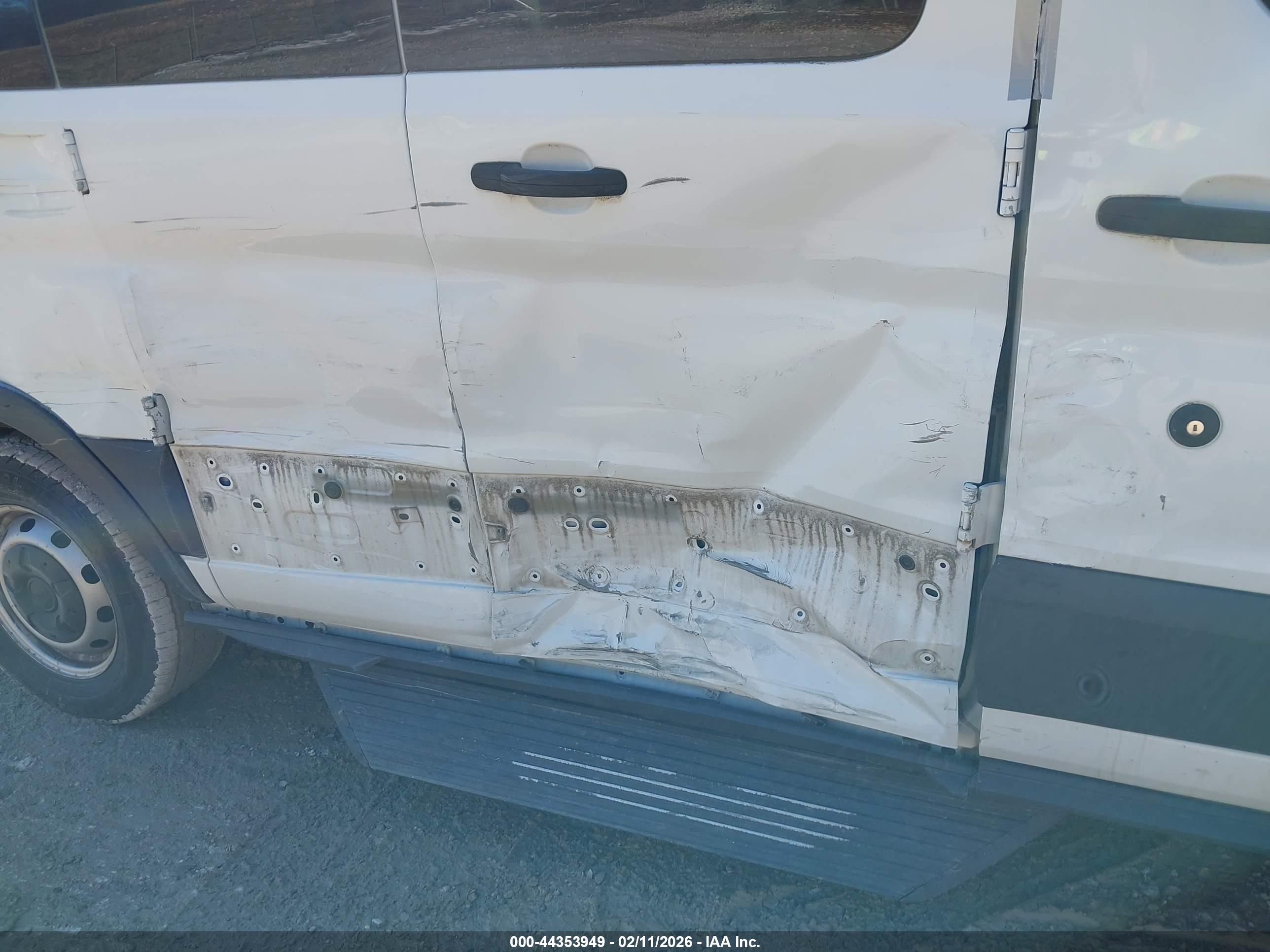FORD TRANSIT-150 image 6