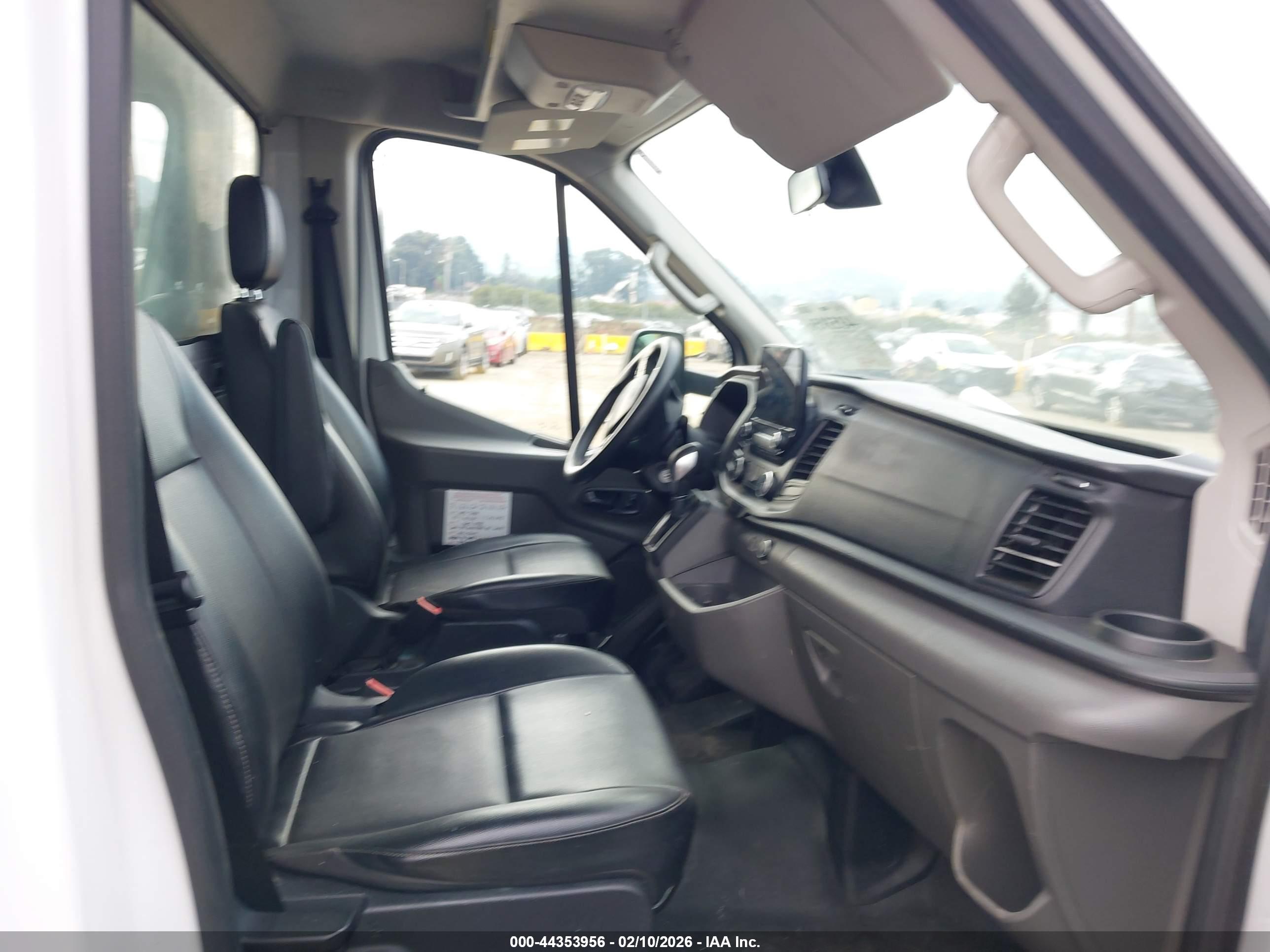 FORD TRANSIT-350 image 8