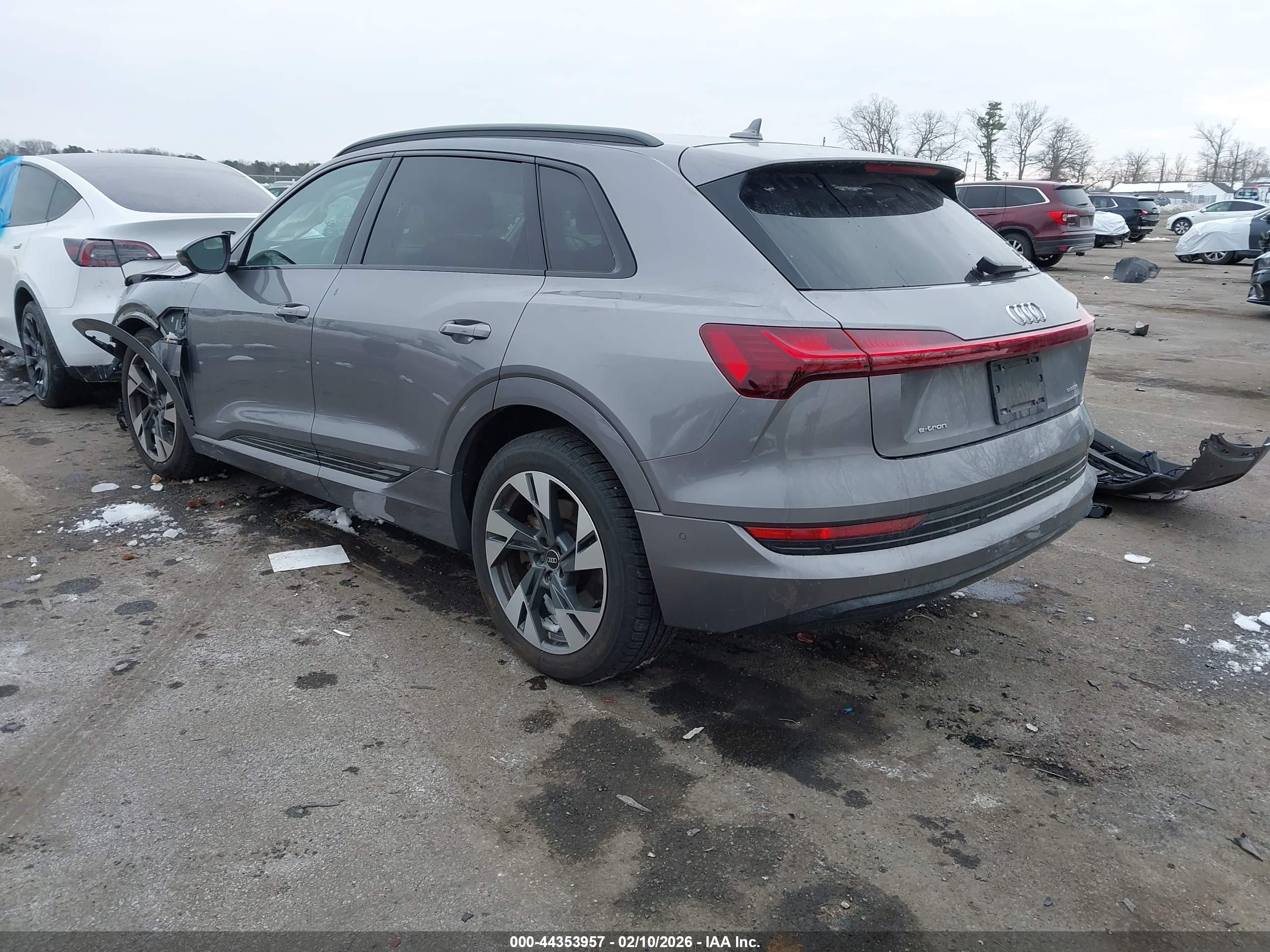 AUDI E-TRON image 3