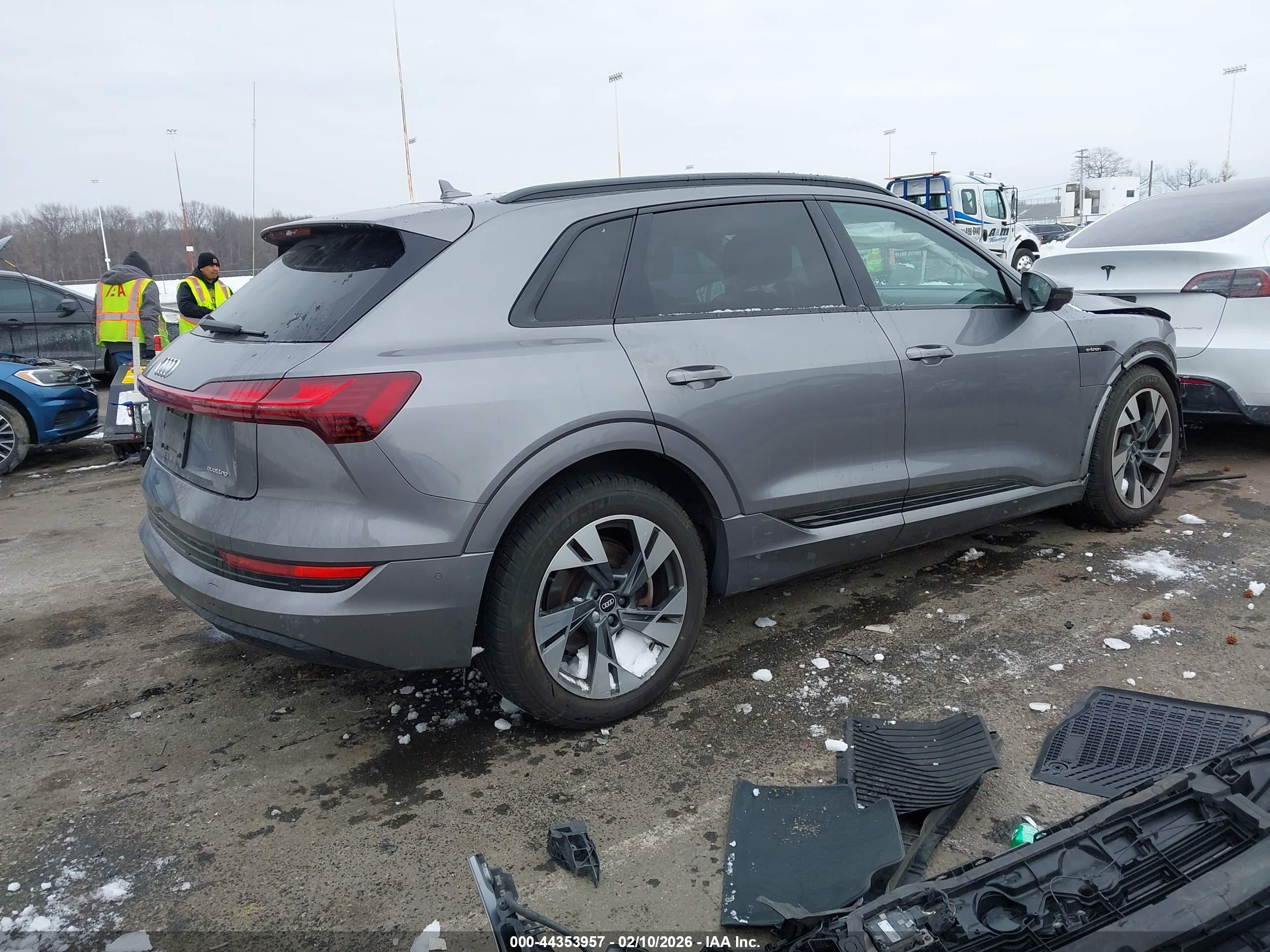 AUDI E-TRON image 4