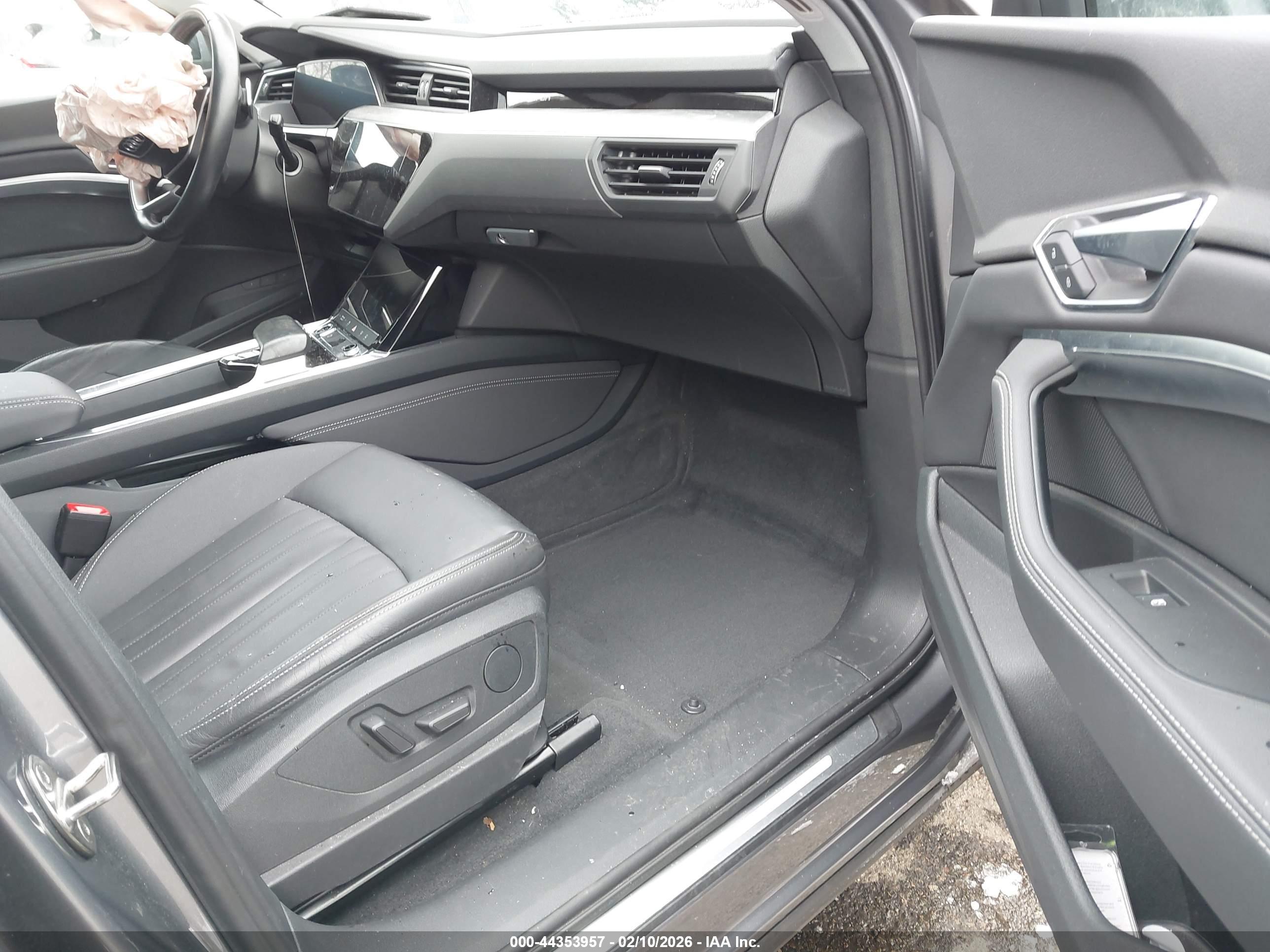 AUDI E-TRON image 5