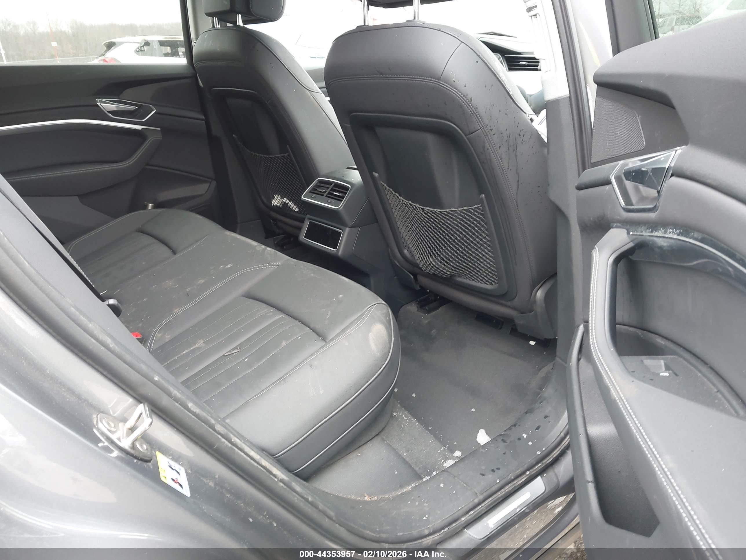 AUDI E-TRON image 8