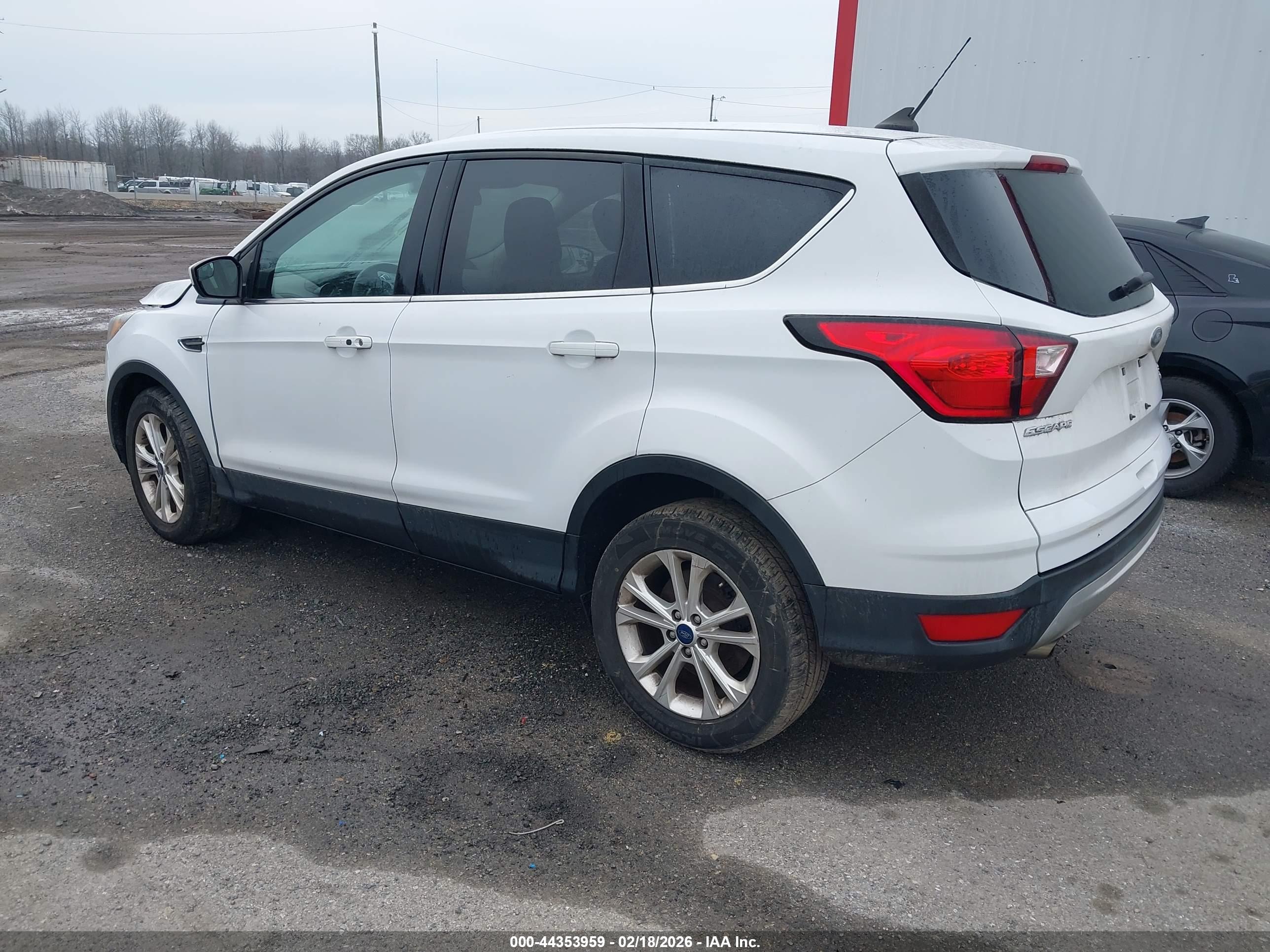 FORD ESCAPE image 3