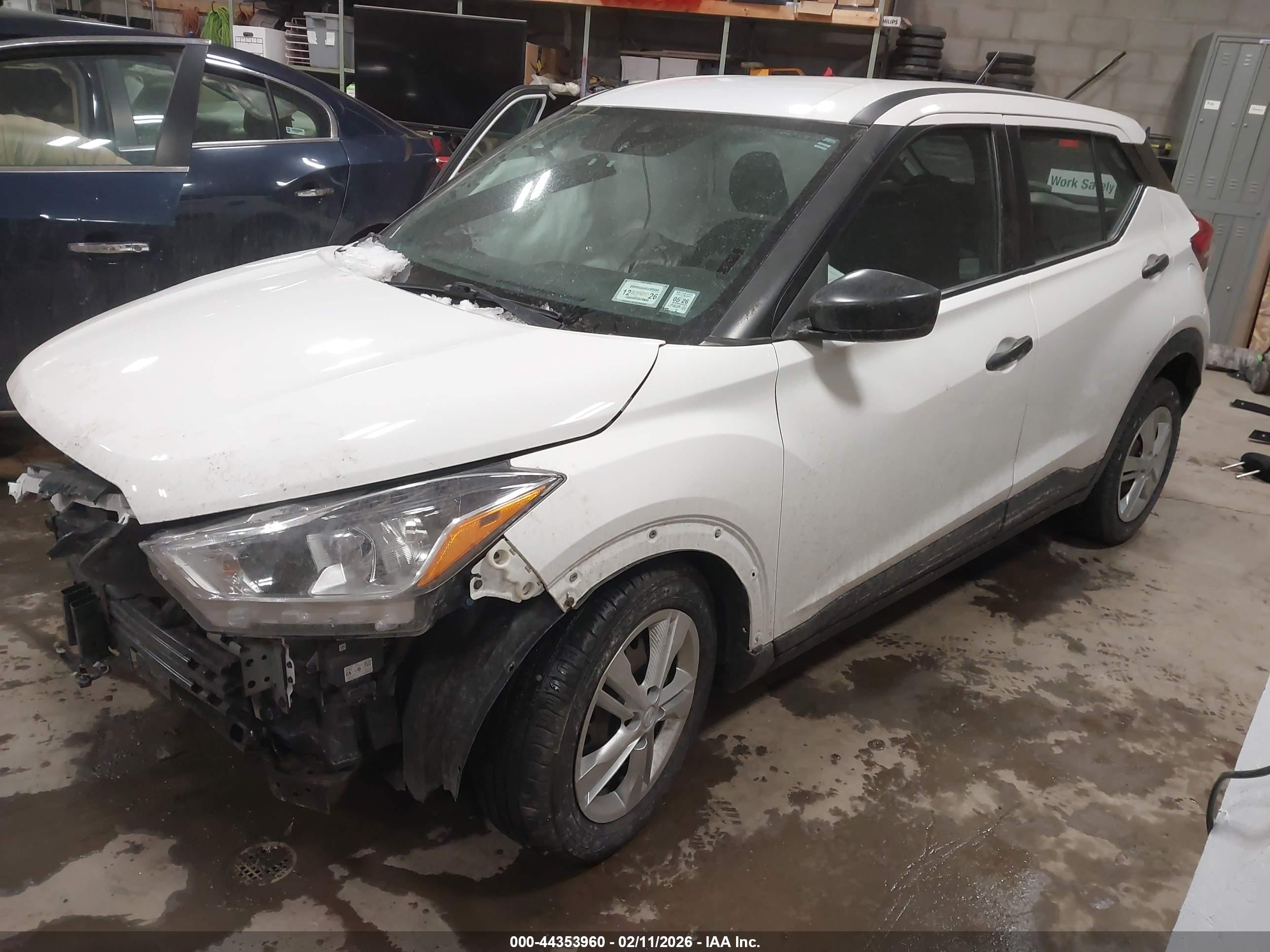 NISSAN KICKS image 2