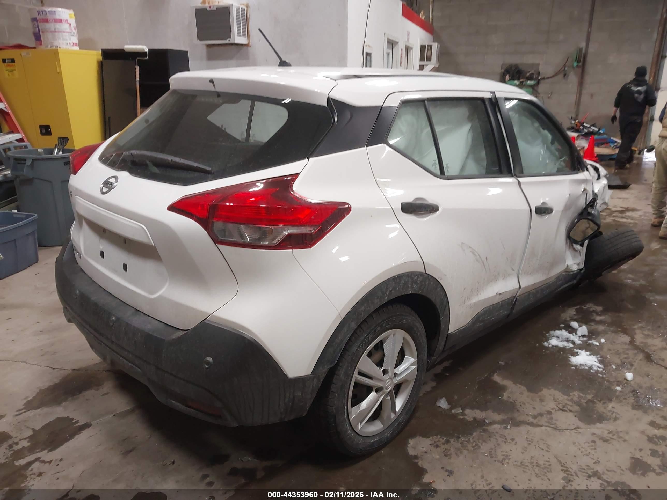 NISSAN KICKS image 4