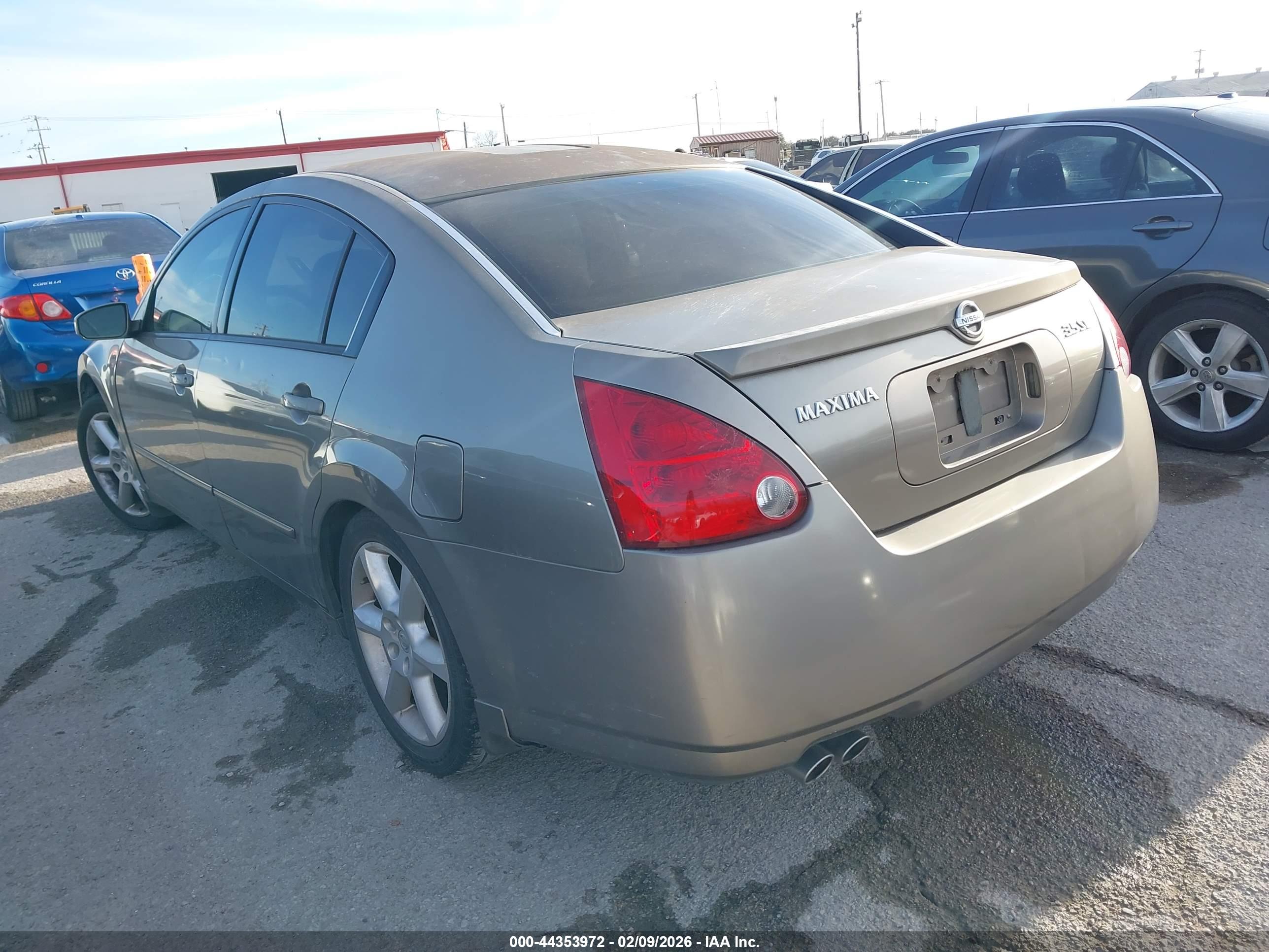 NISSAN MAXIMA image 3