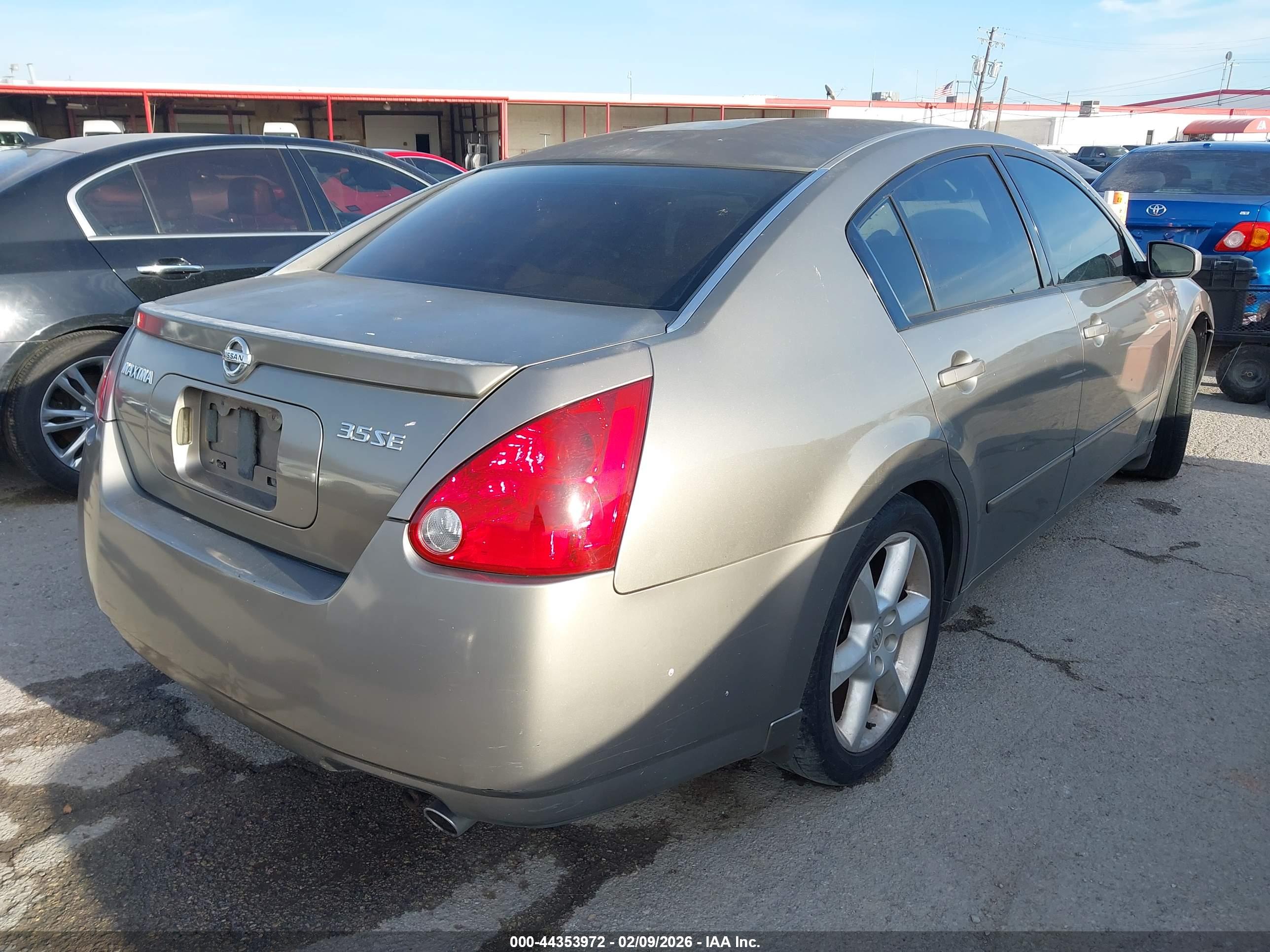 NISSAN MAXIMA image 4