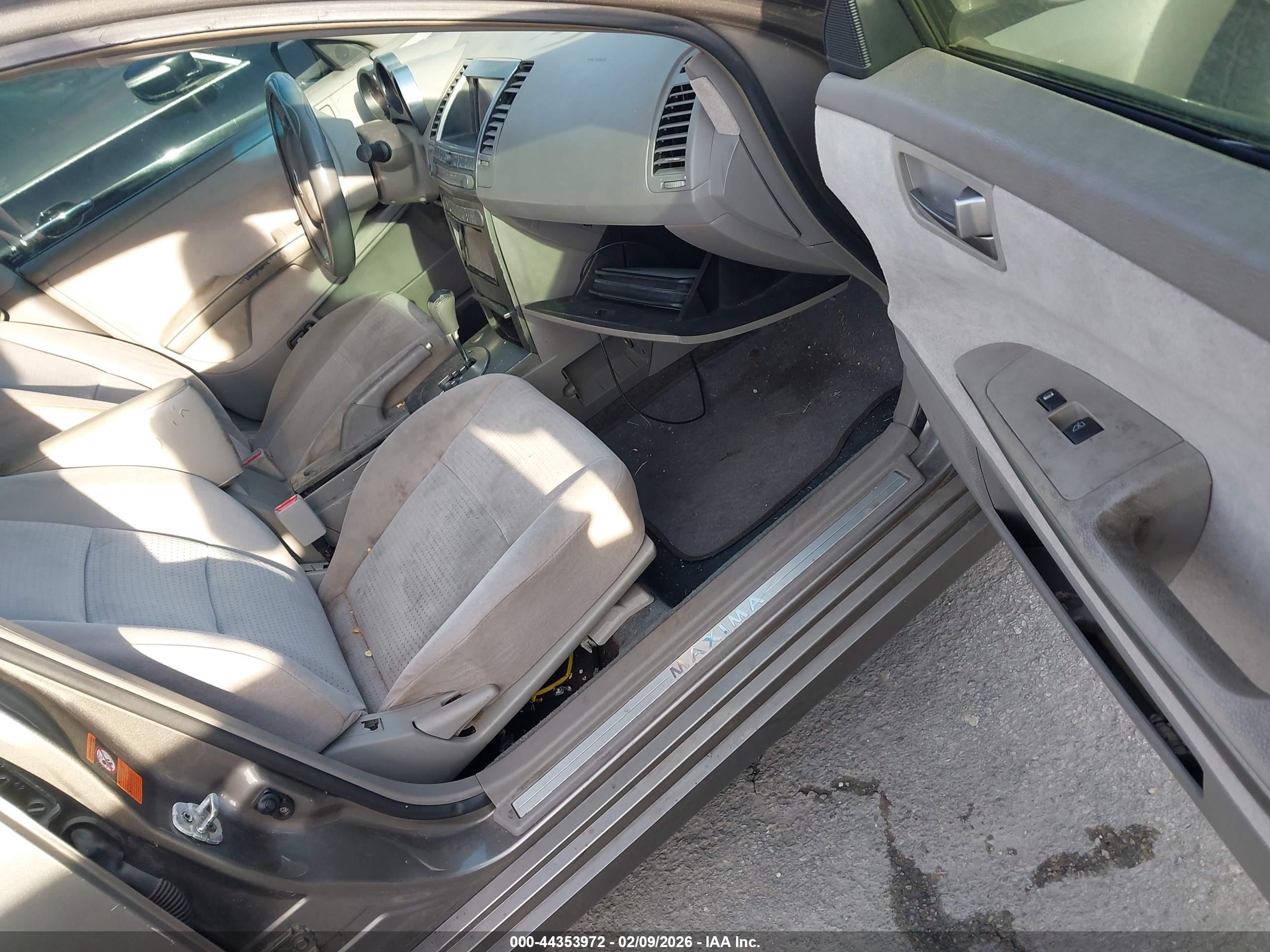 NISSAN MAXIMA image 5