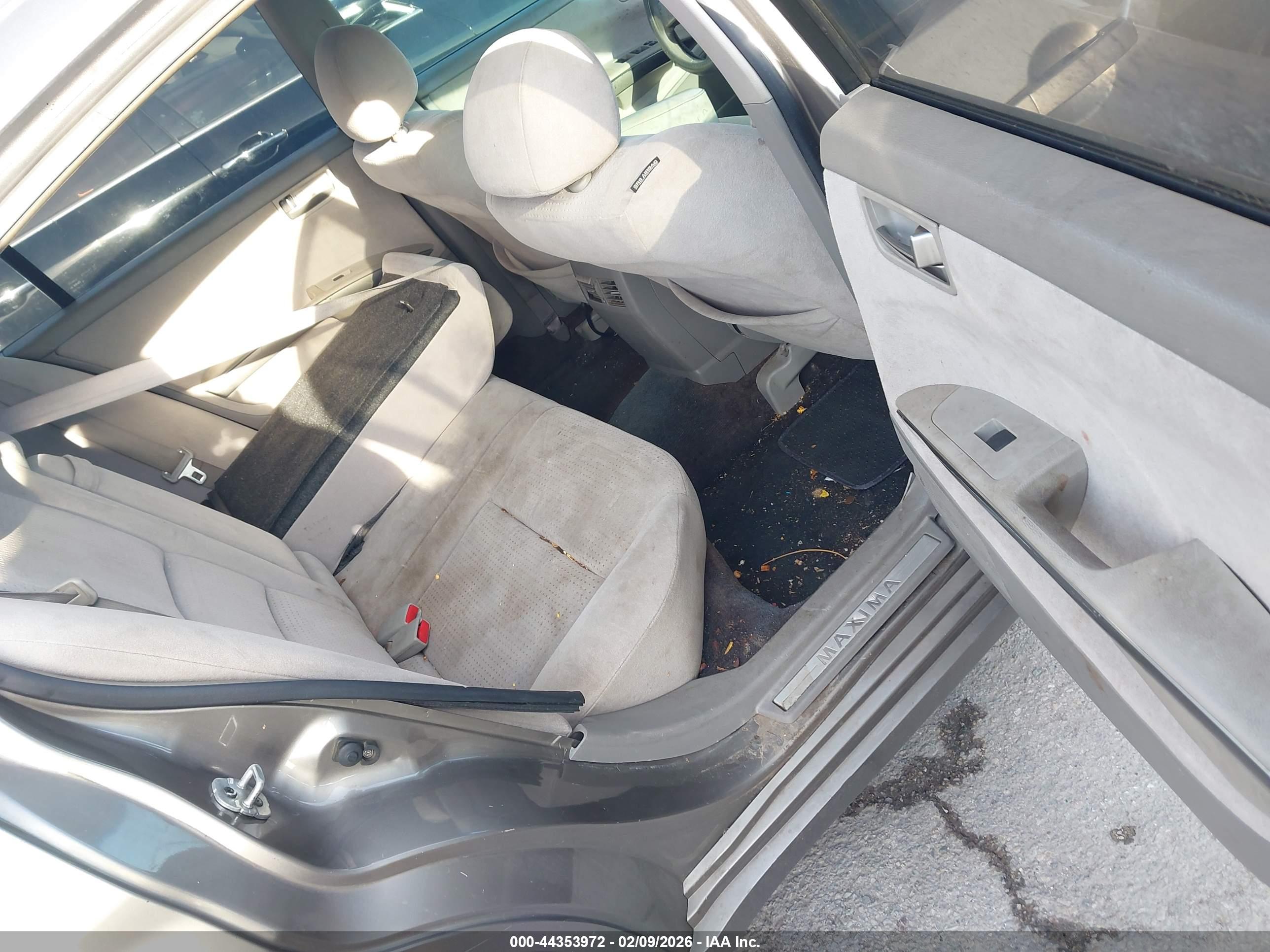 NISSAN MAXIMA image 8