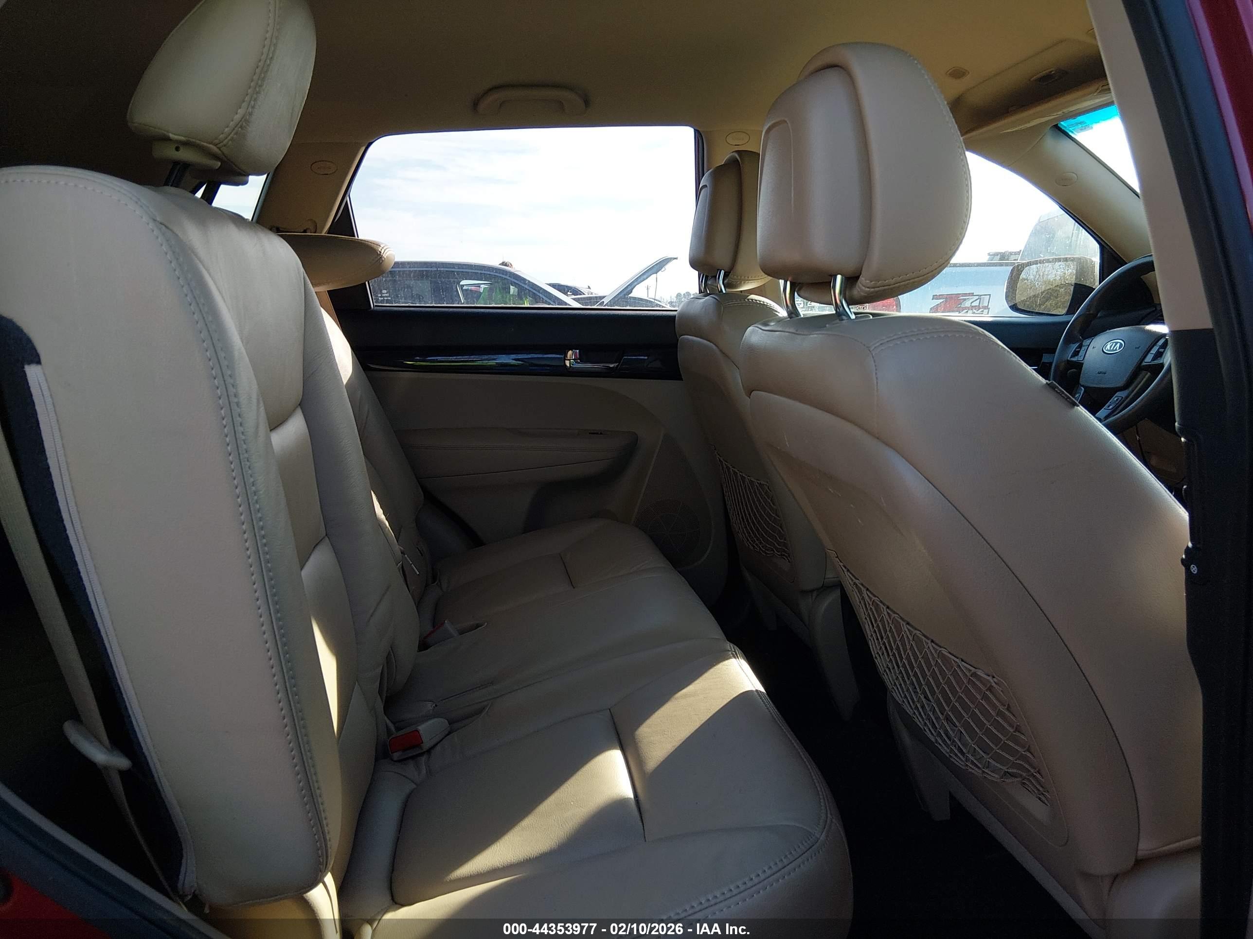 KIA SORENTO image 8