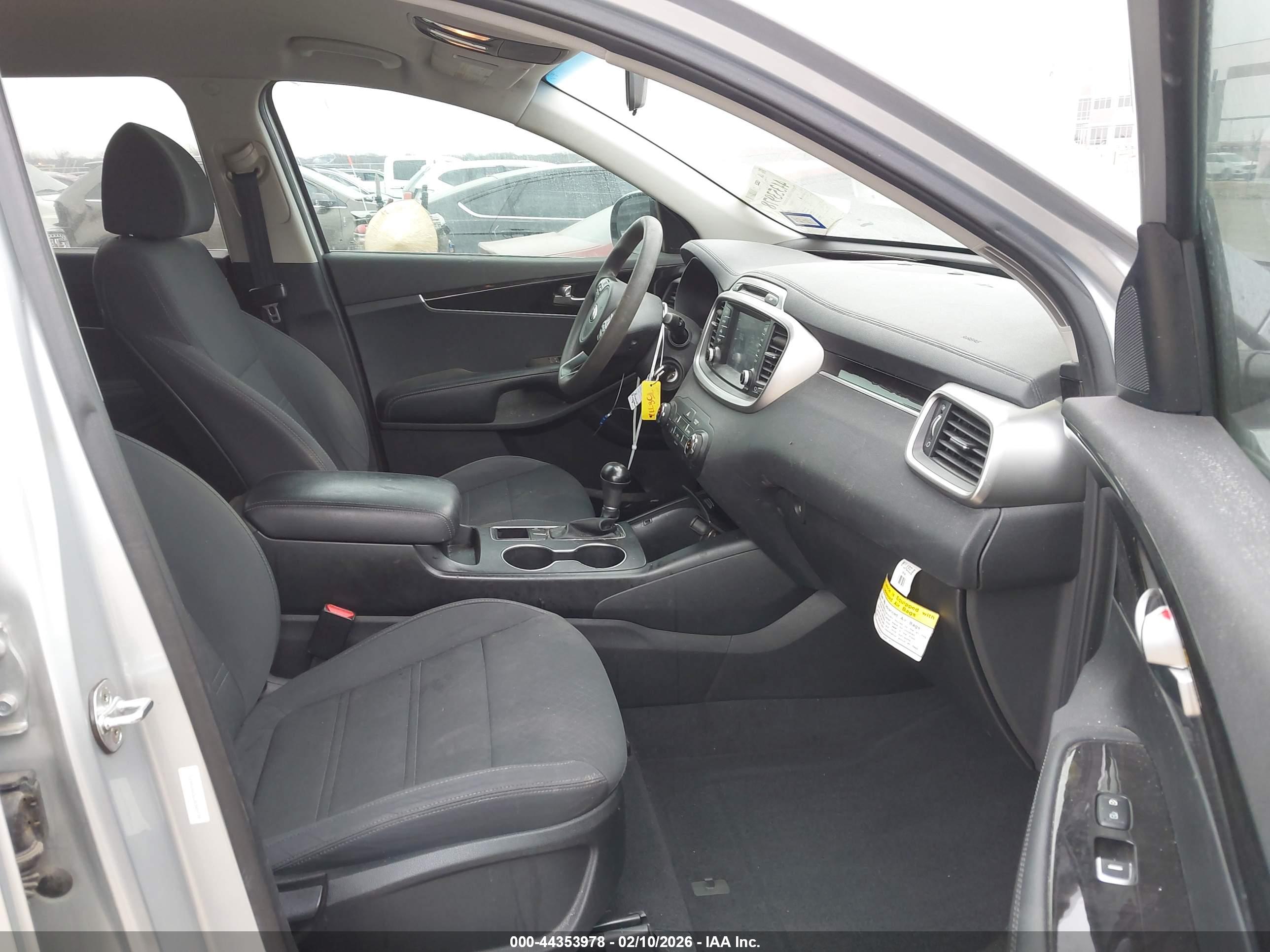 KIA SORENTO image 5