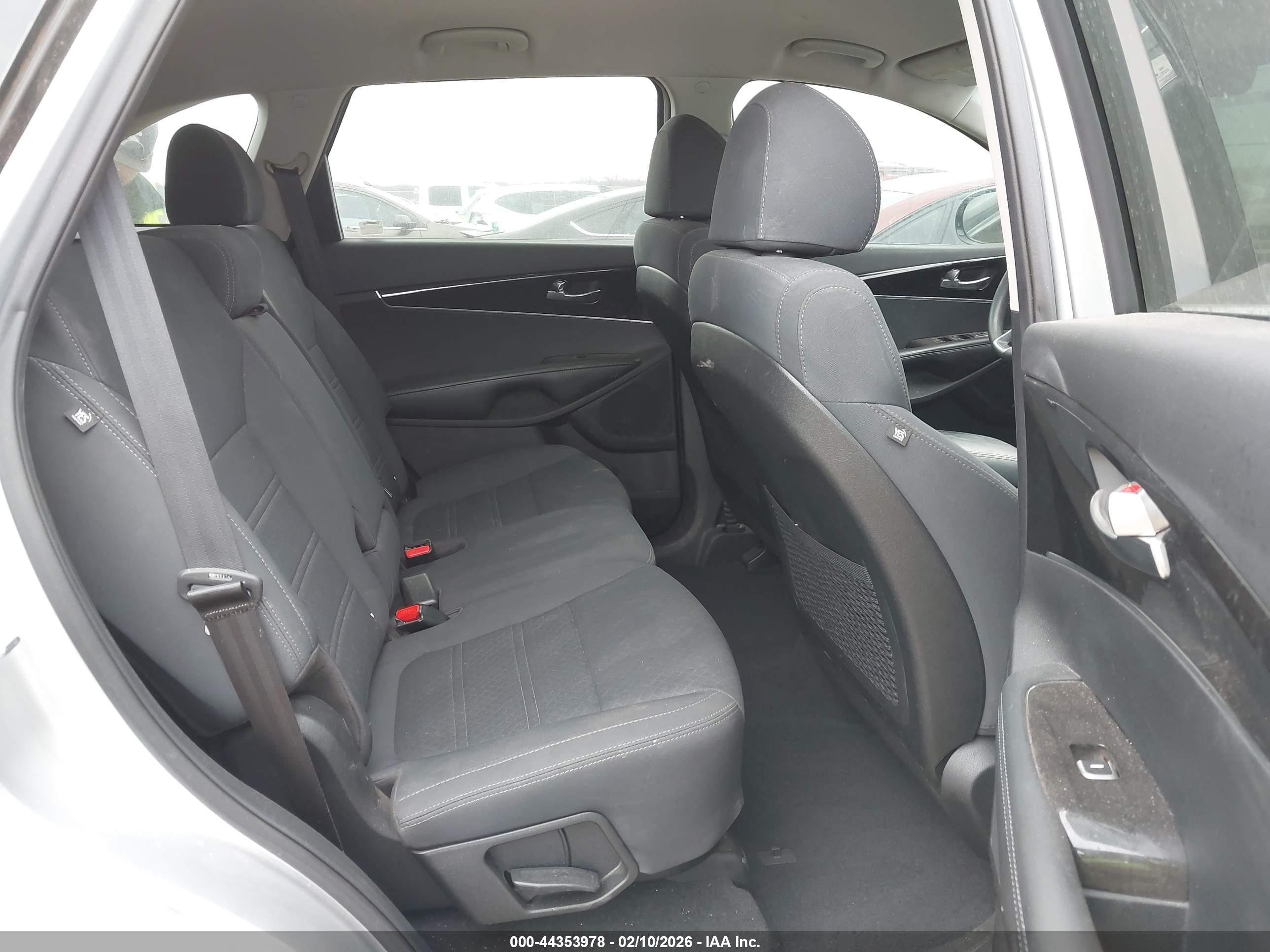 KIA SORENTO image 8