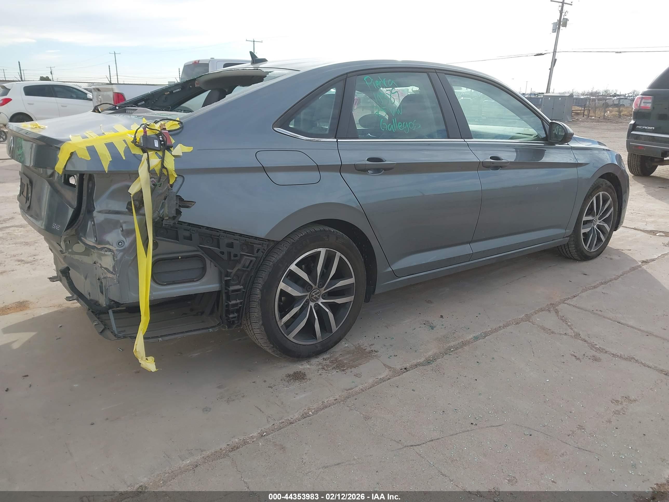 VOLKSWAGEN JETTA image 4