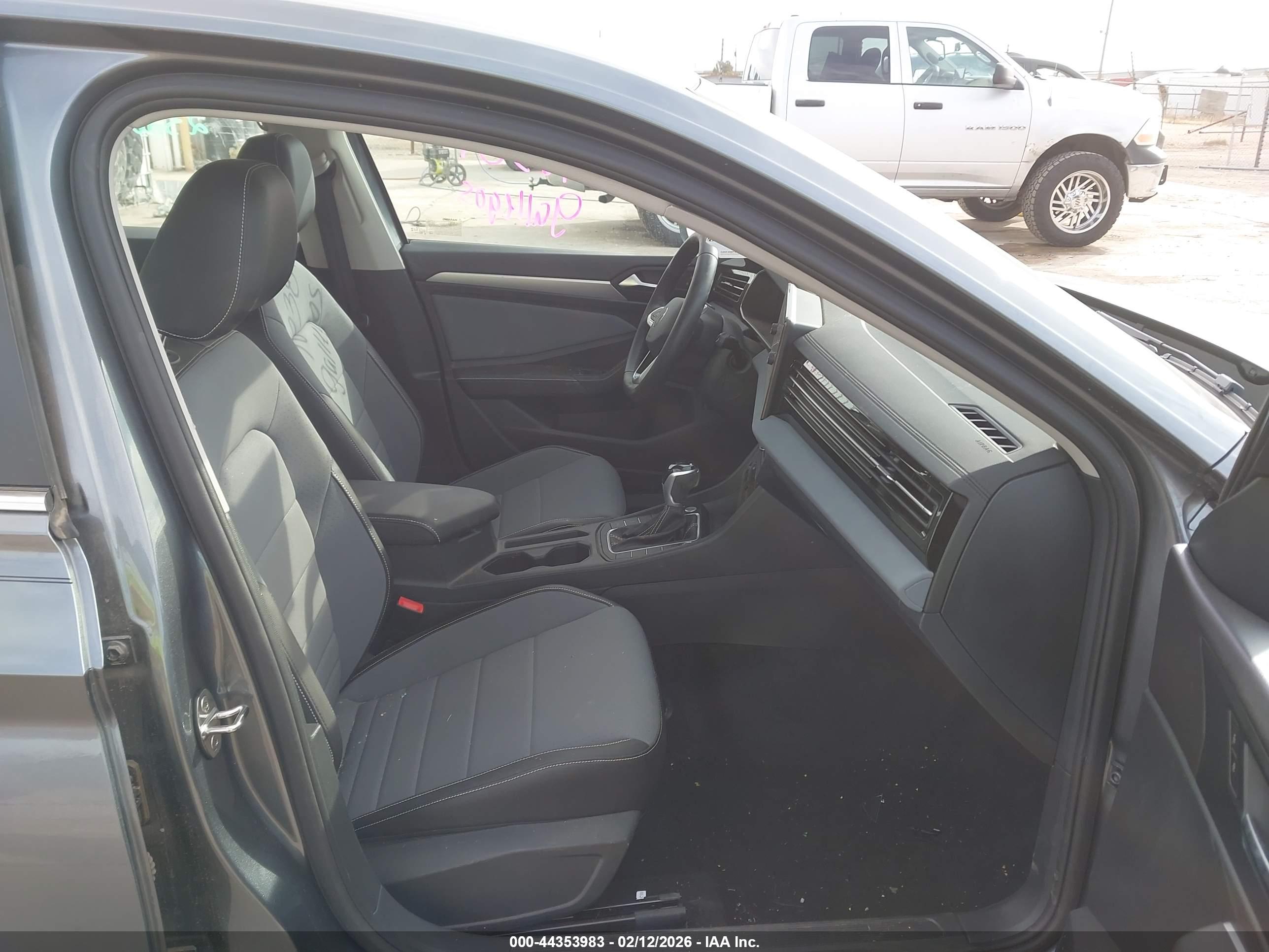 VOLKSWAGEN JETTA image 5