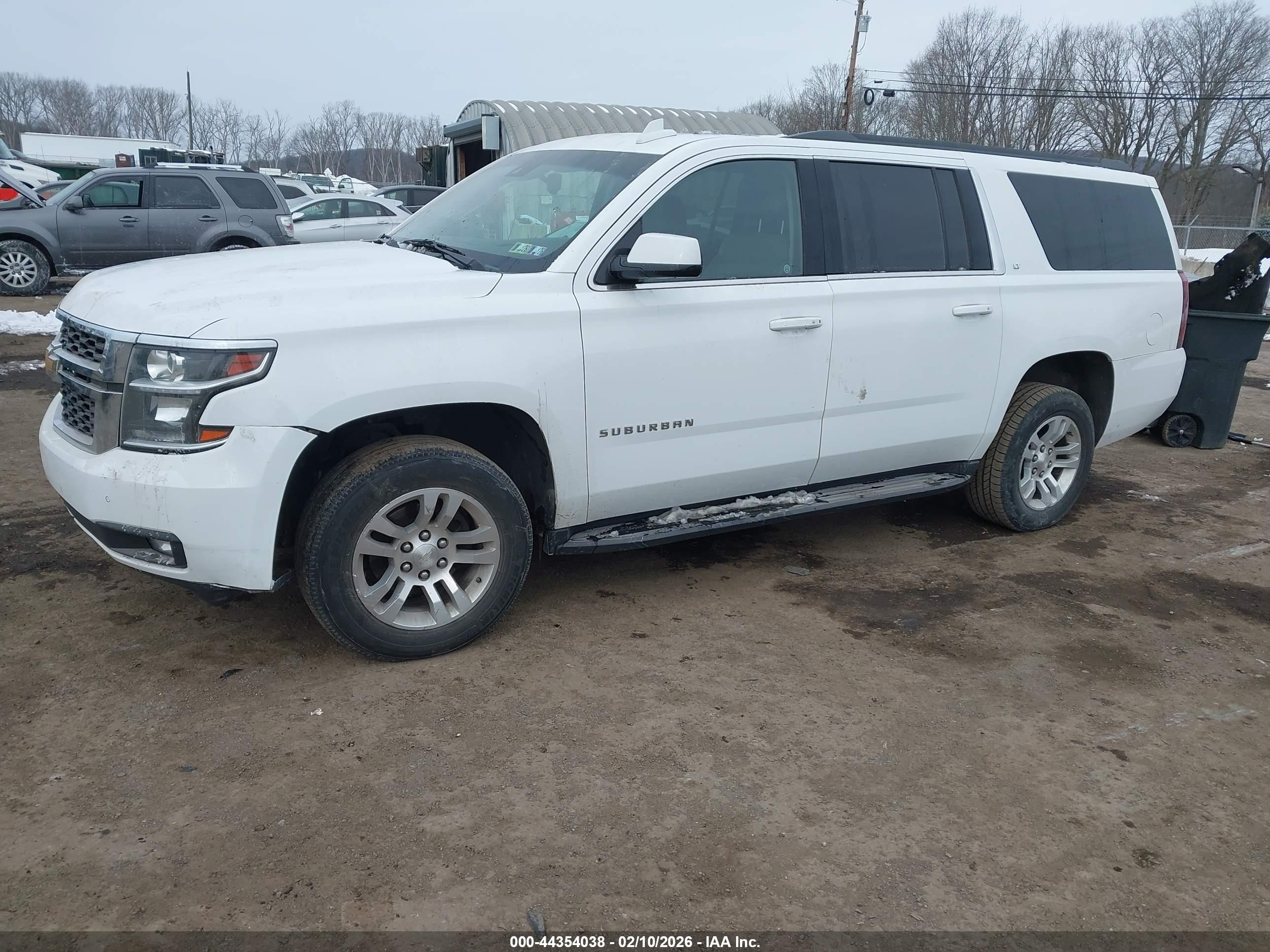 CHEVROLET SUBURBAN image 2