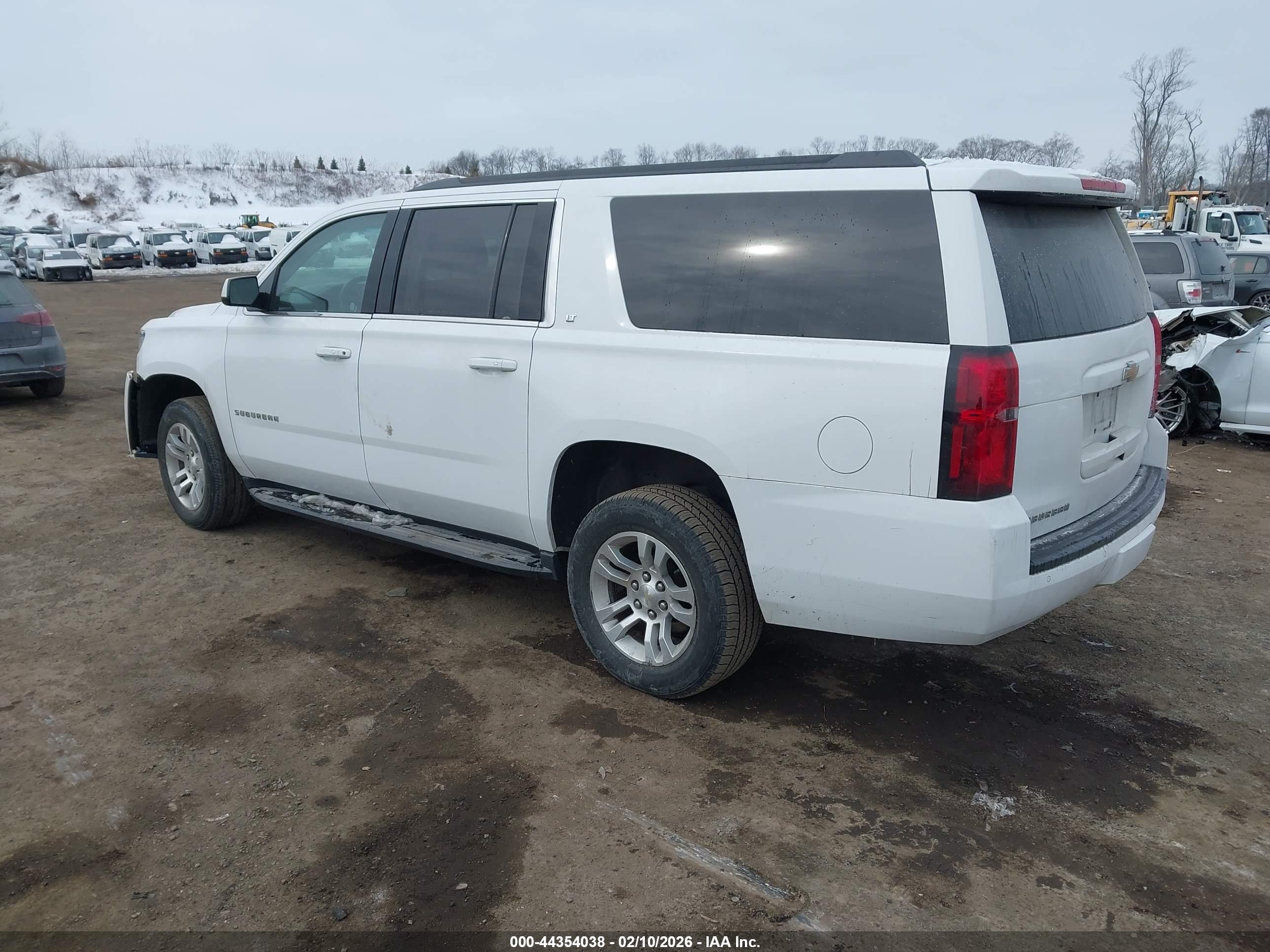 CHEVROLET SUBURBAN image 3