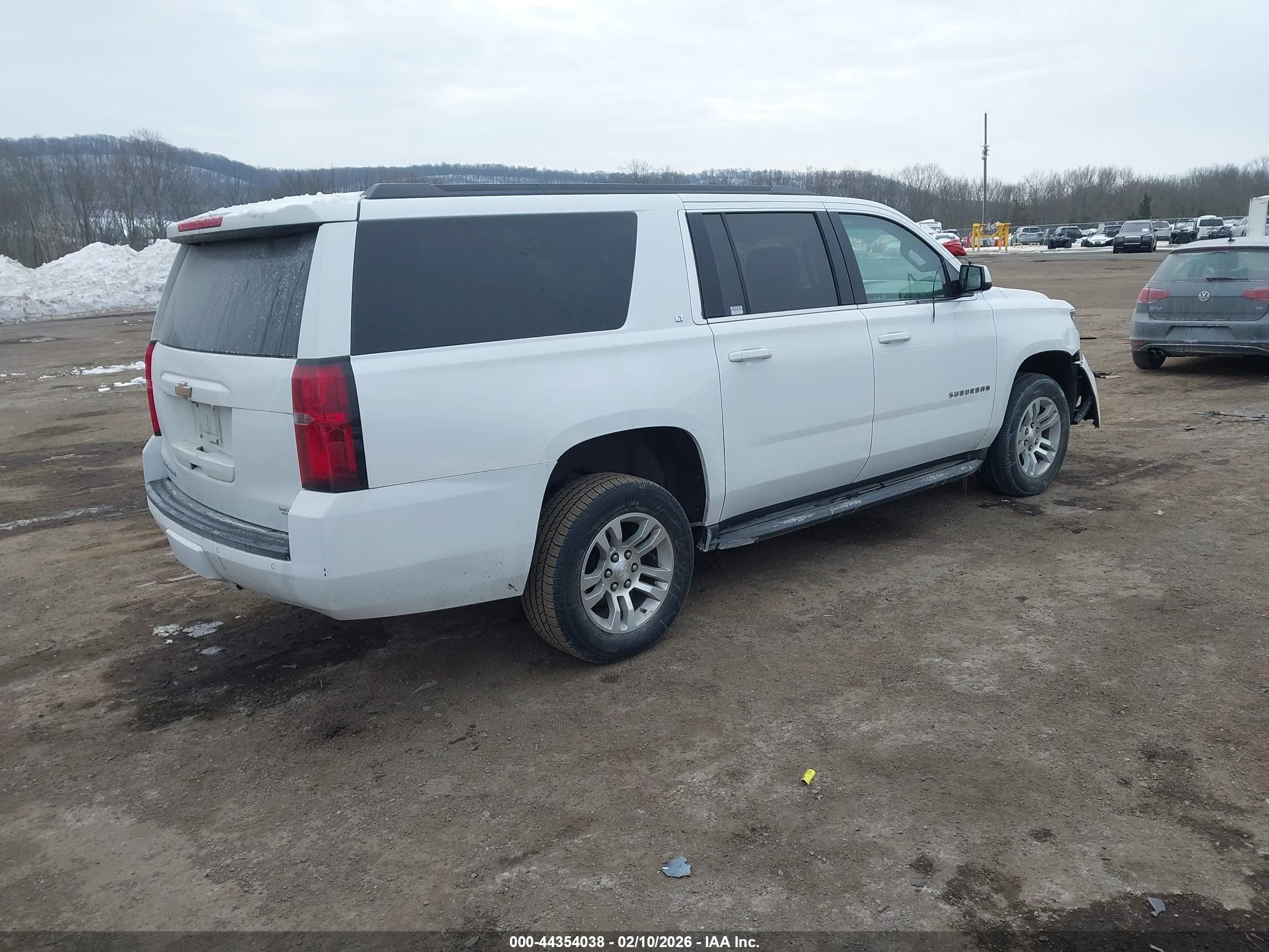 CHEVROLET SUBURBAN image 4