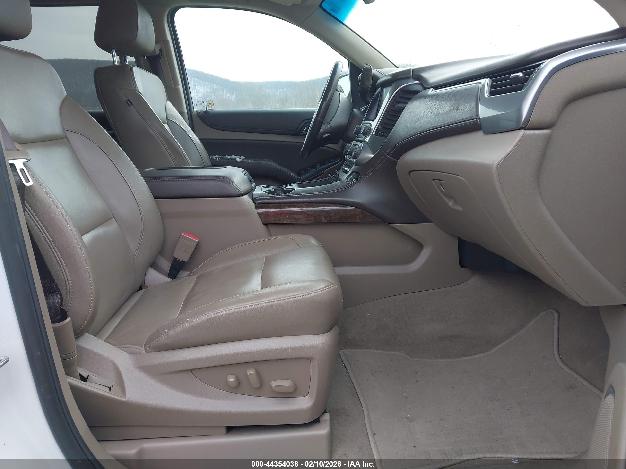 CHEVROLET SUBURBAN image 5