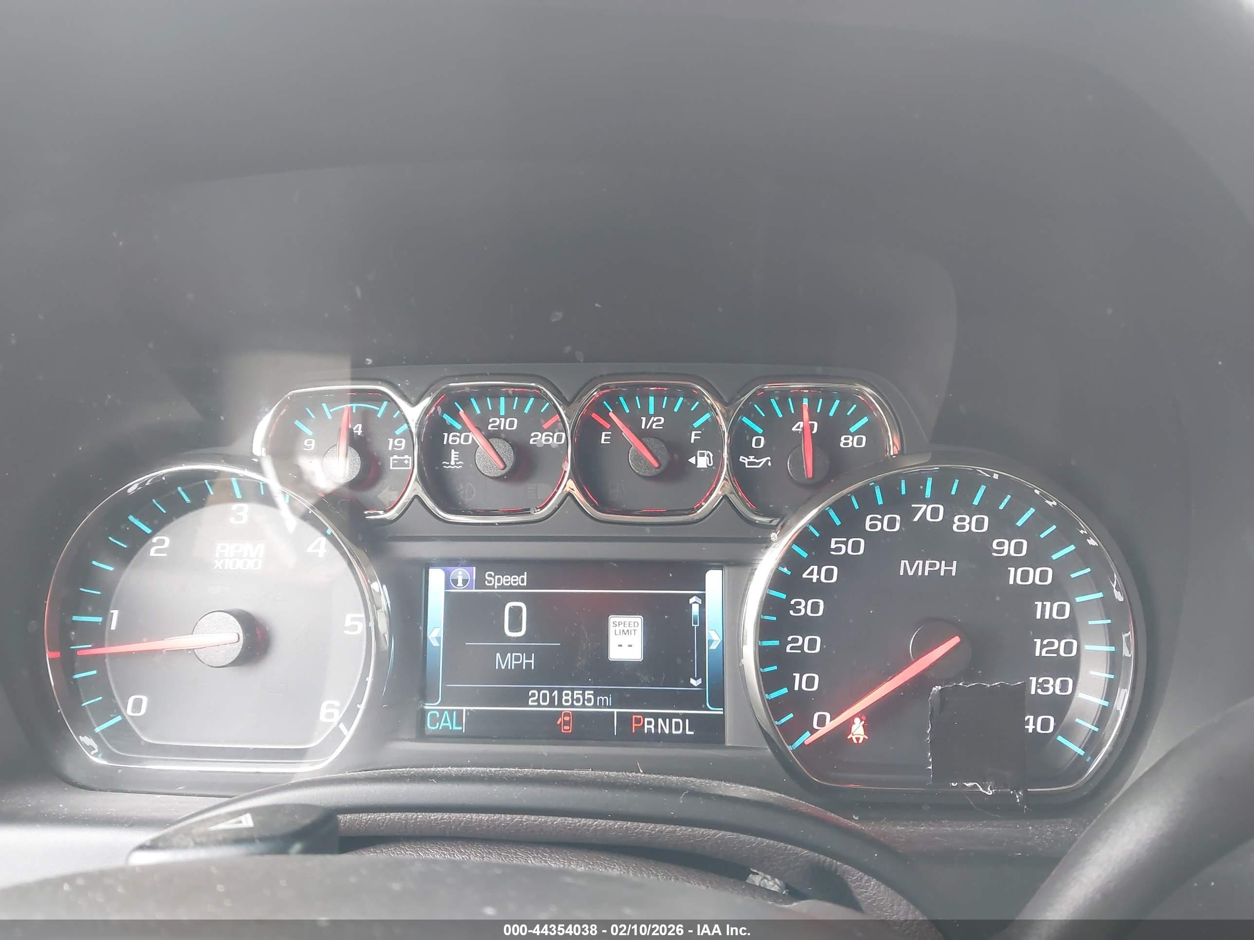 CHEVROLET SUBURBAN image 7