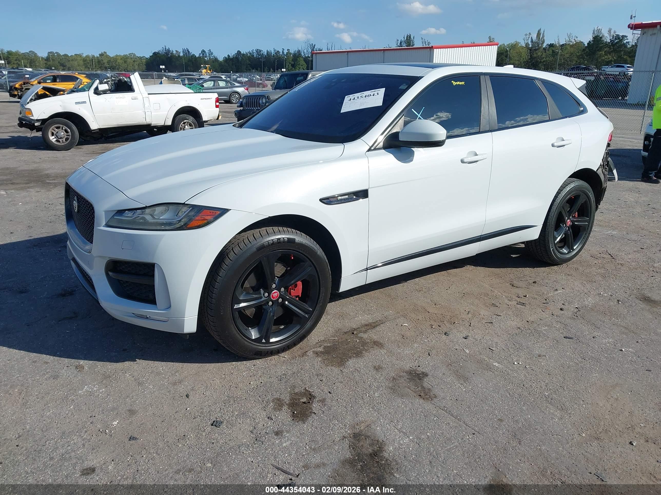 JAGUAR F-PACE image 2