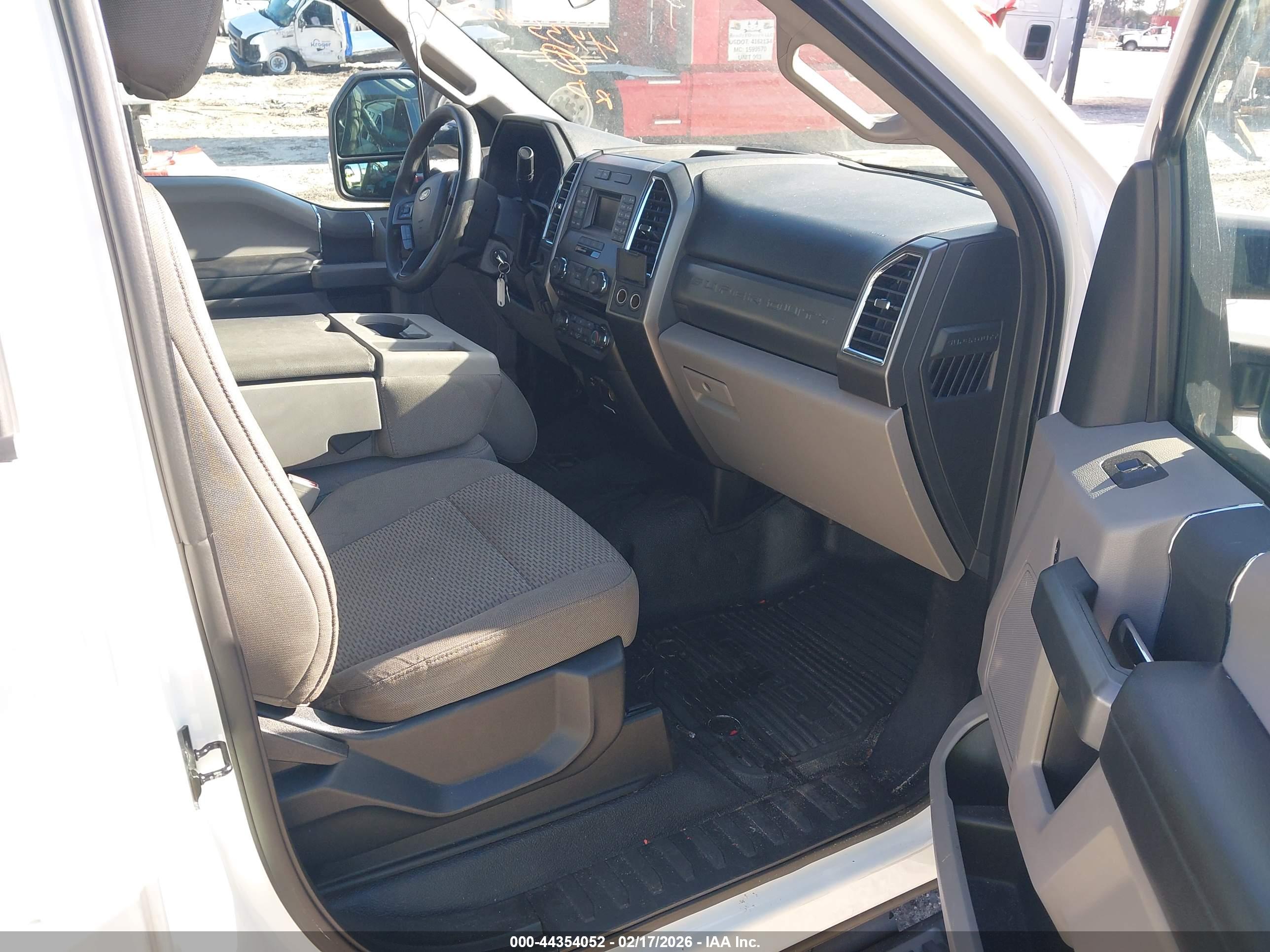 FORD F-550 image 7