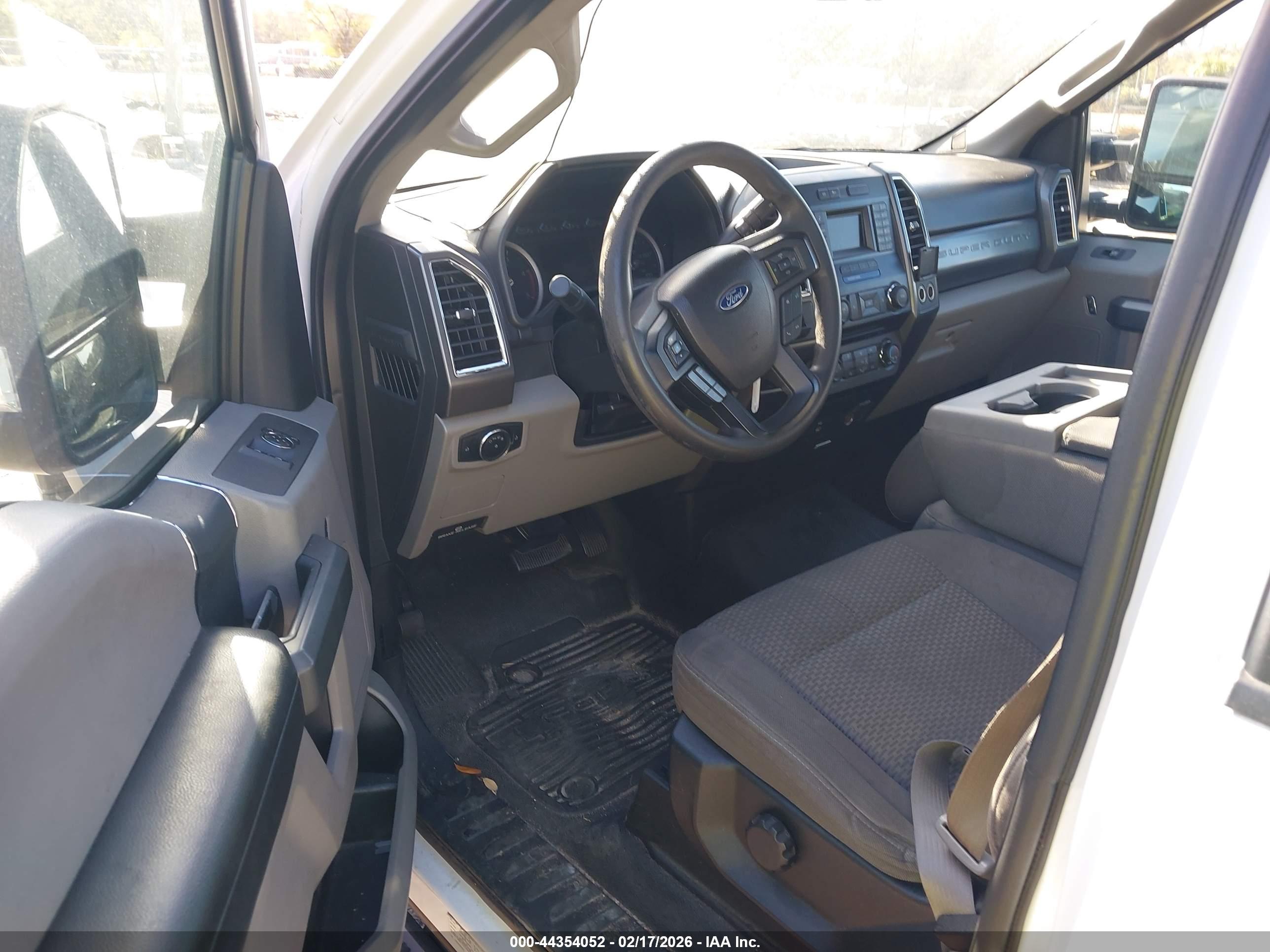 FORD F-550 image 8