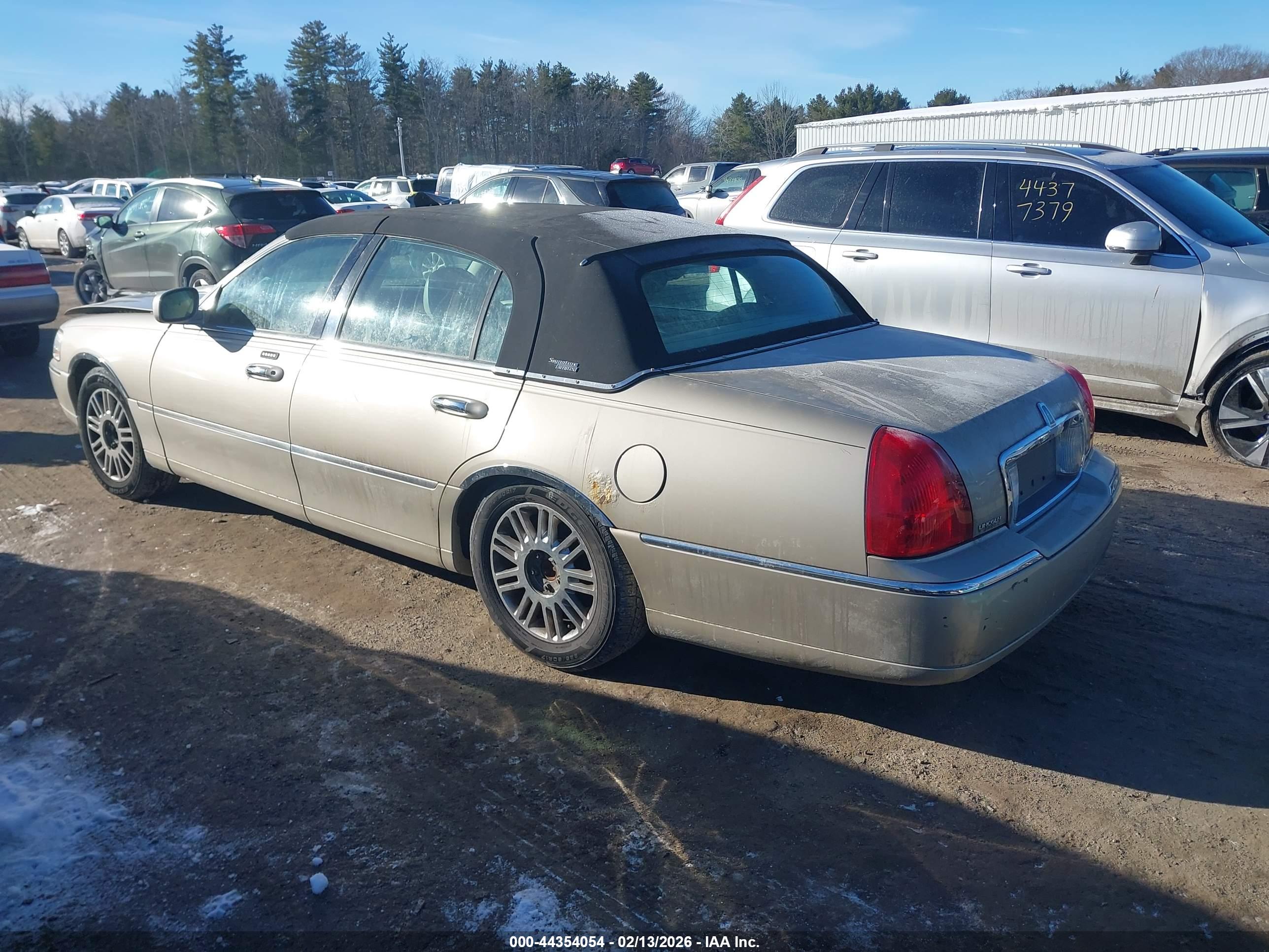 LINCOLN TOWN image 3