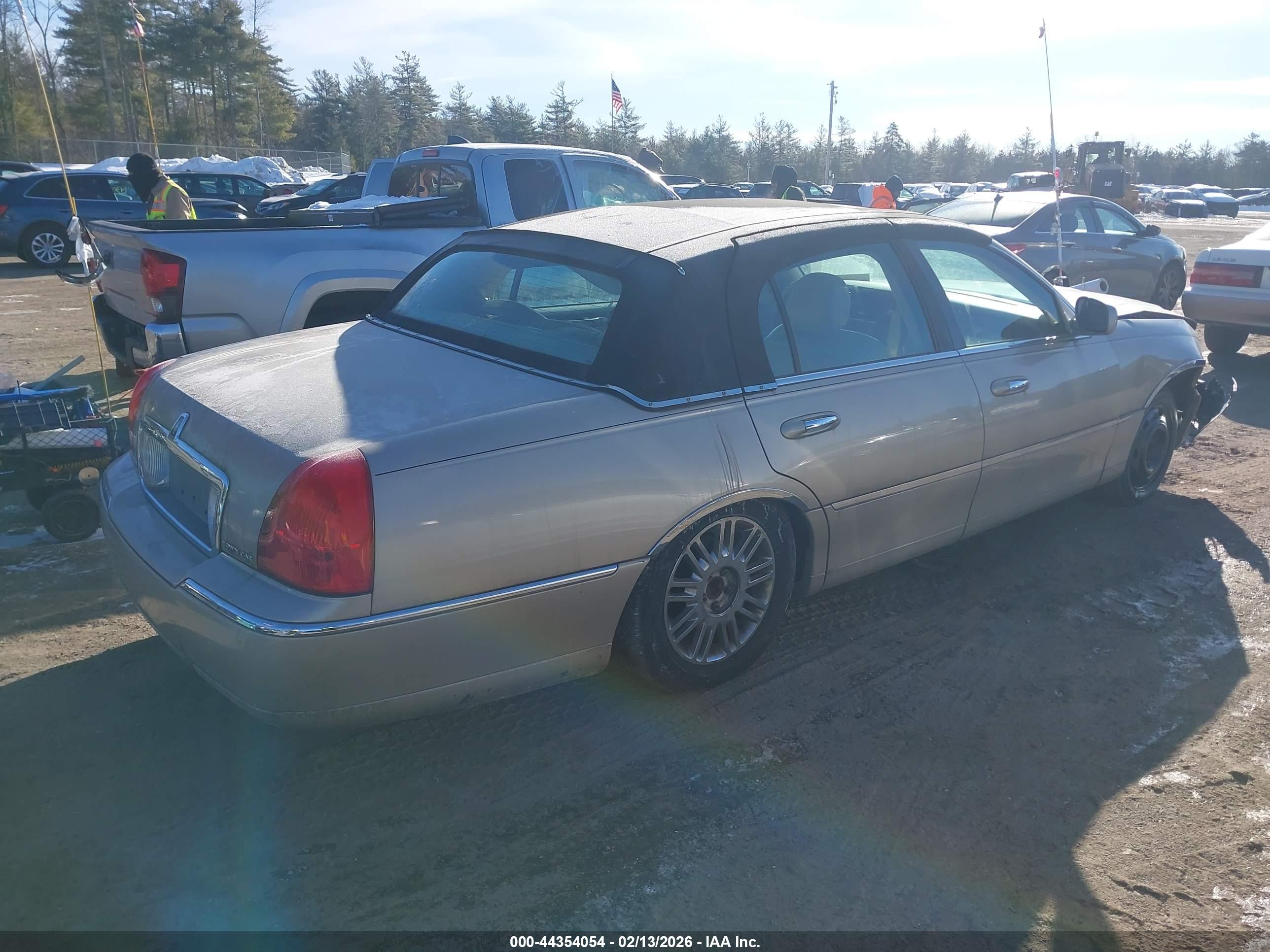 LINCOLN TOWN image 4