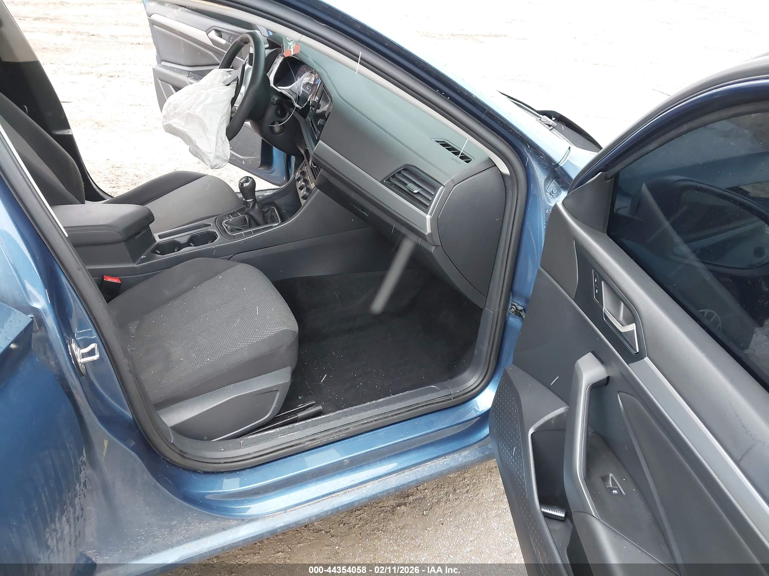 VOLKSWAGEN JETTA image 5