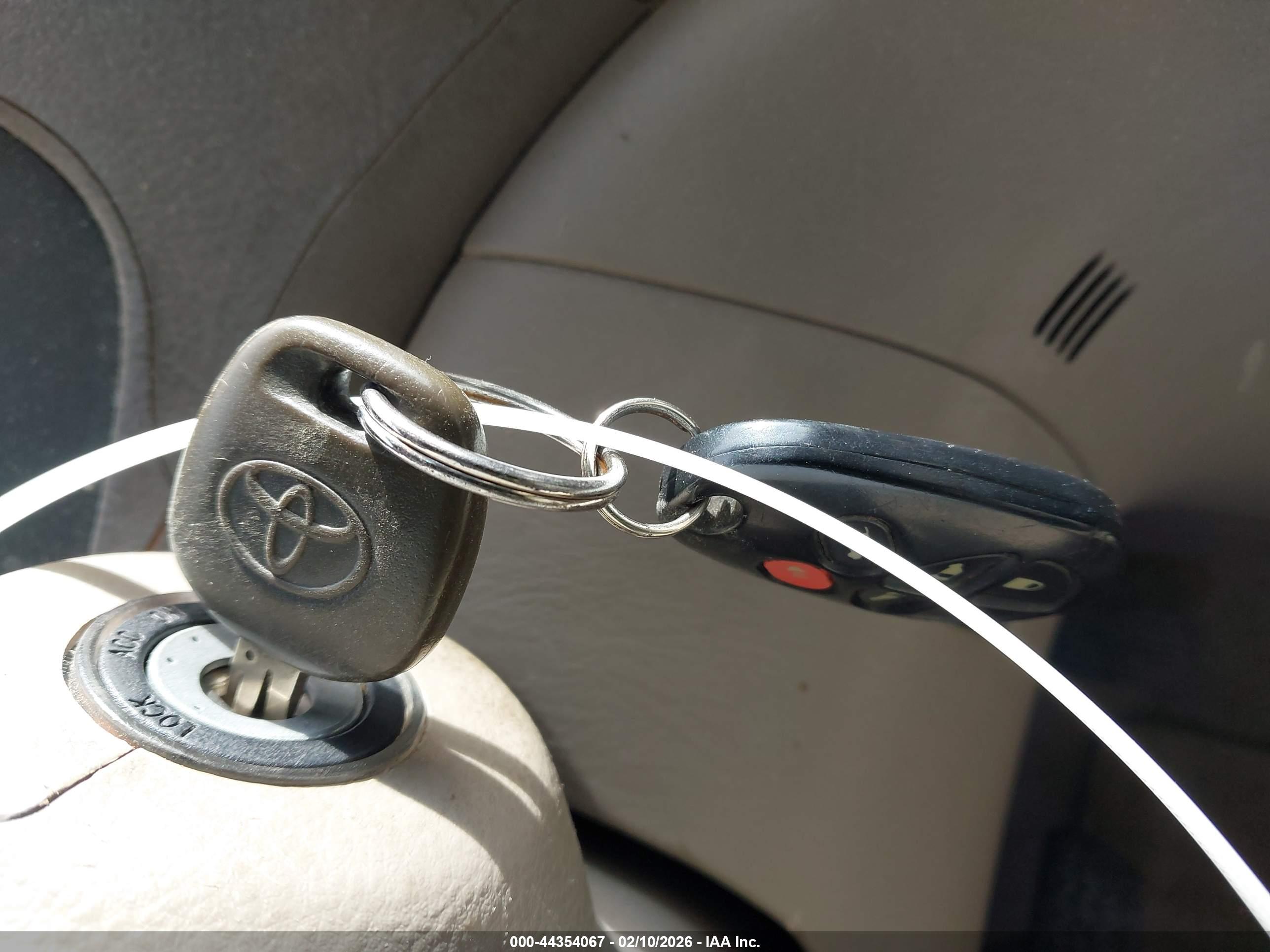TOYOTA SIENNA image 11