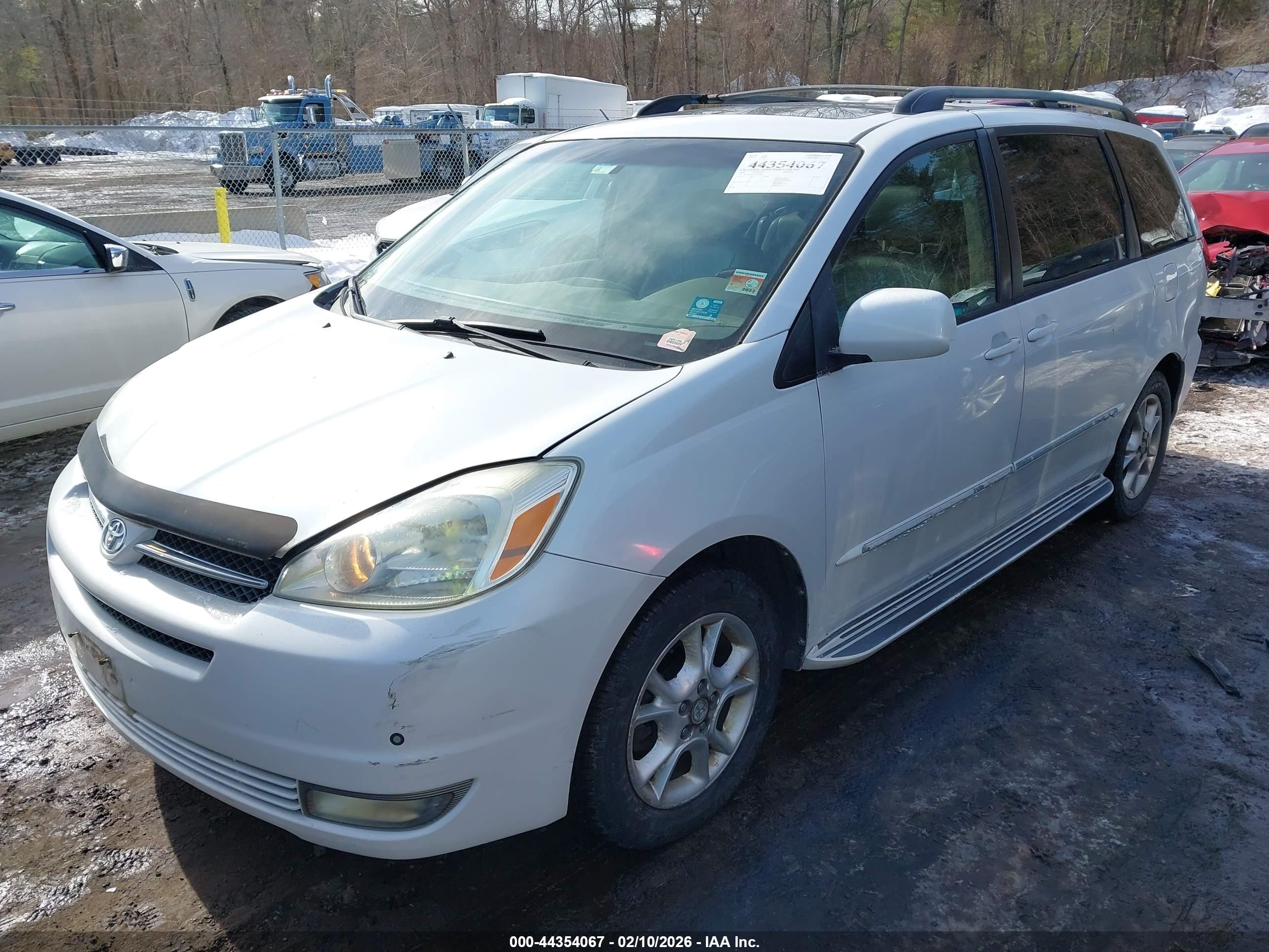 TOYOTA SIENNA image 2